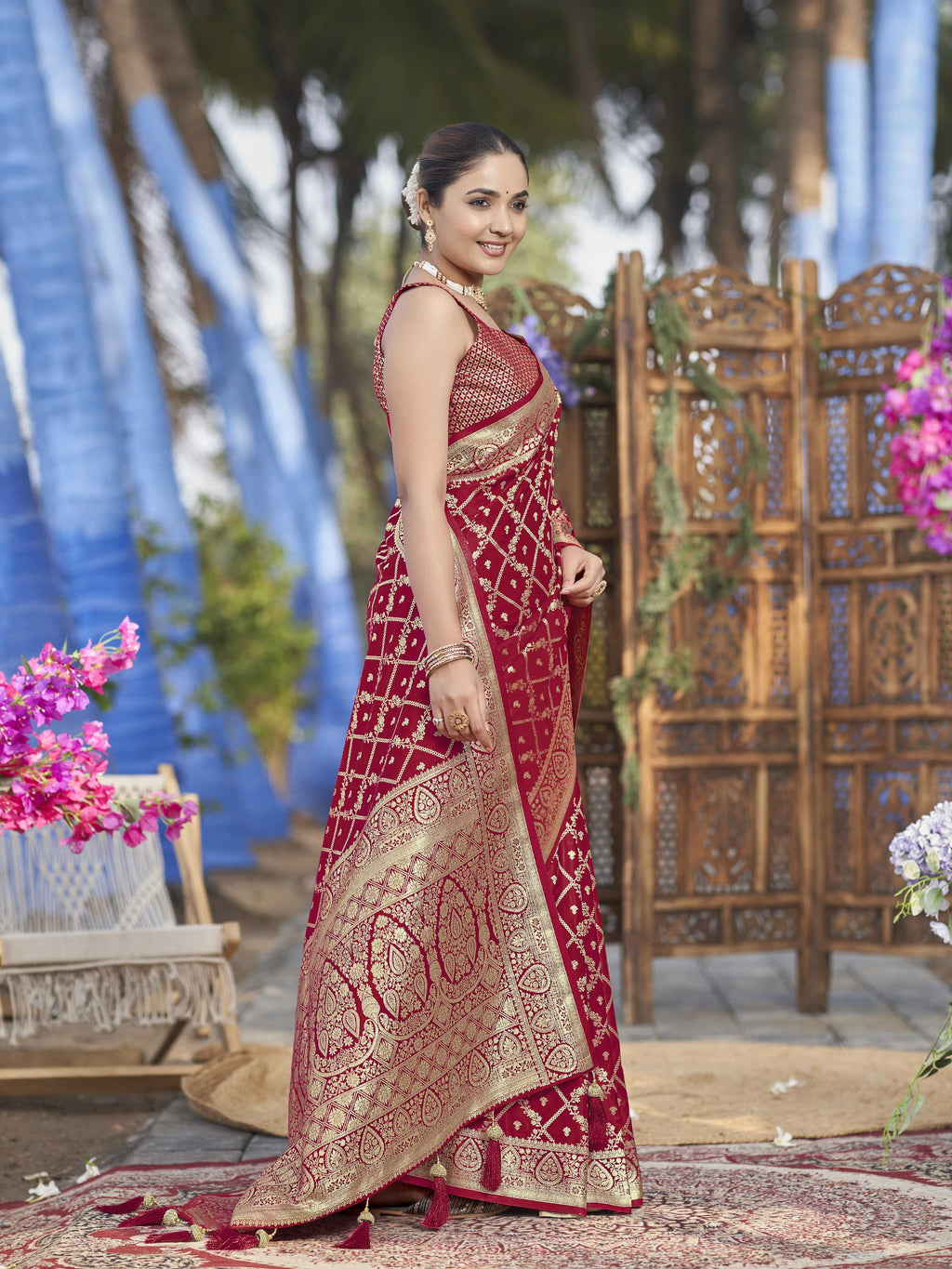 MANOHARI Banarasi Silk Blend Jacquard Work Saree - Red | Grocsy
