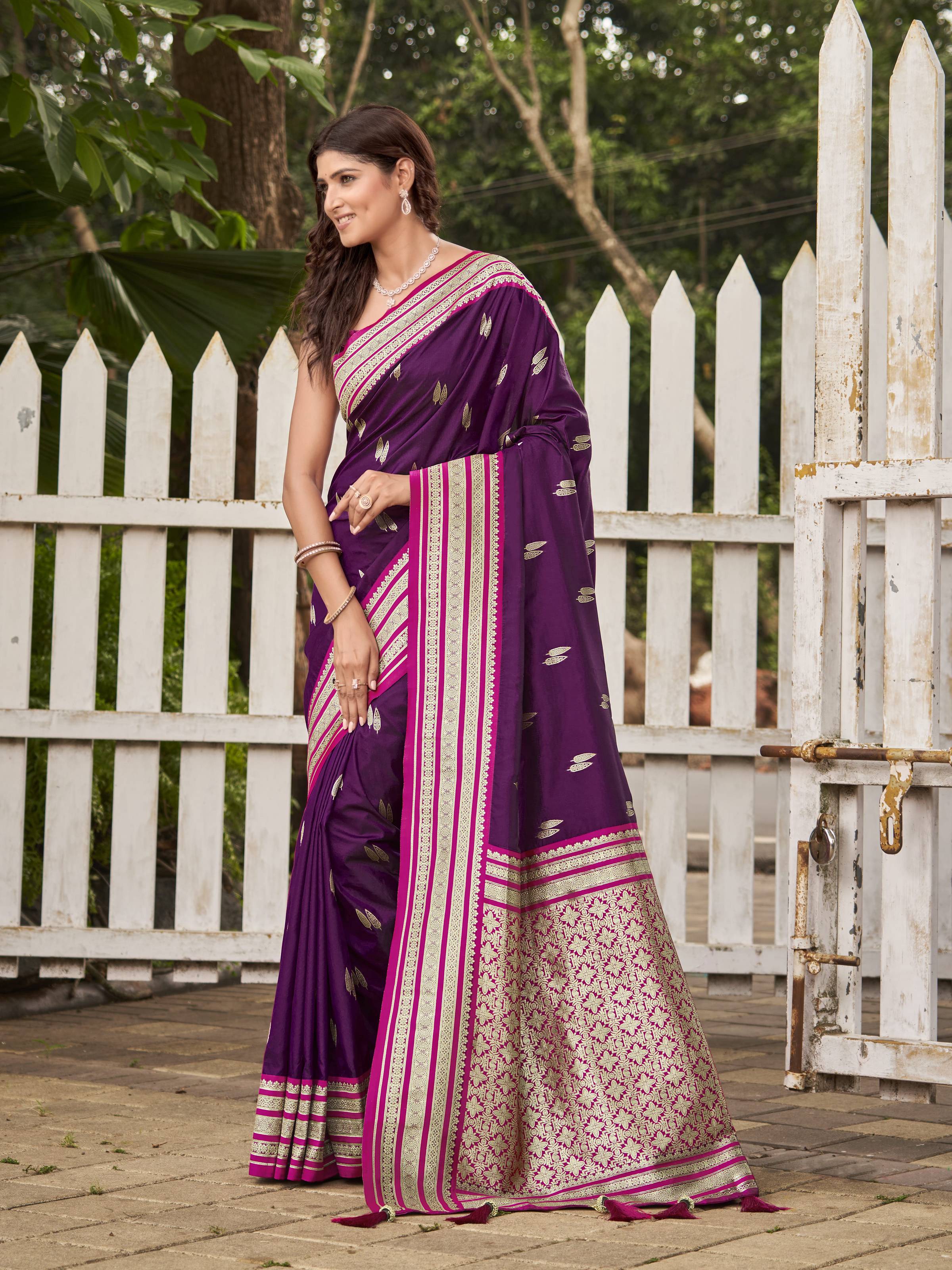 MANOHARI Banarasi Silk Blend Jacquard Work Saree - Purple | Grocsy