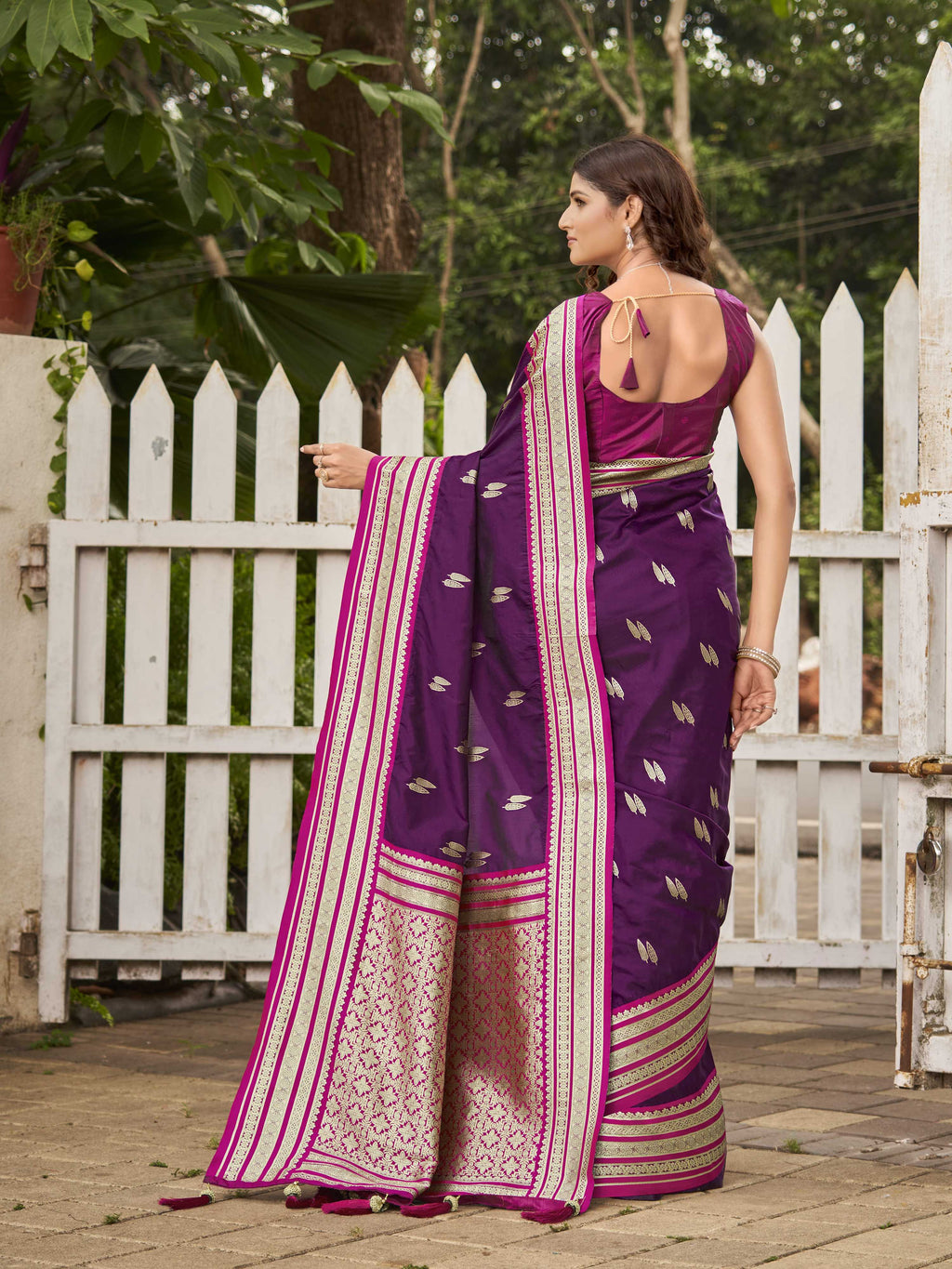 MANOHARI Banarasi Silk Blend Jacquard Work Saree - Purple | Grocsy