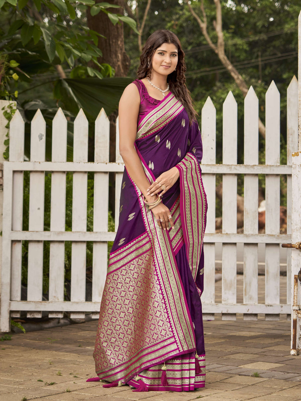 MANOHARI Banarasi Silk Blend Jacquard Work Saree - Purple | Grocsy