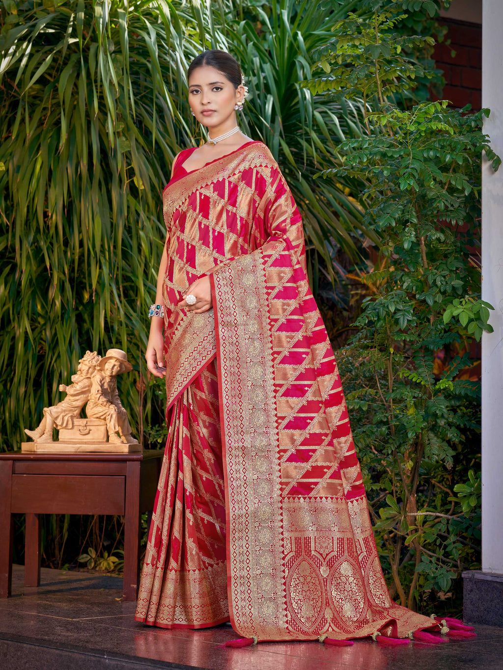 MANOHARI Banarasi Silk Blend Jacquard Work Saree - Pink | Grocsy