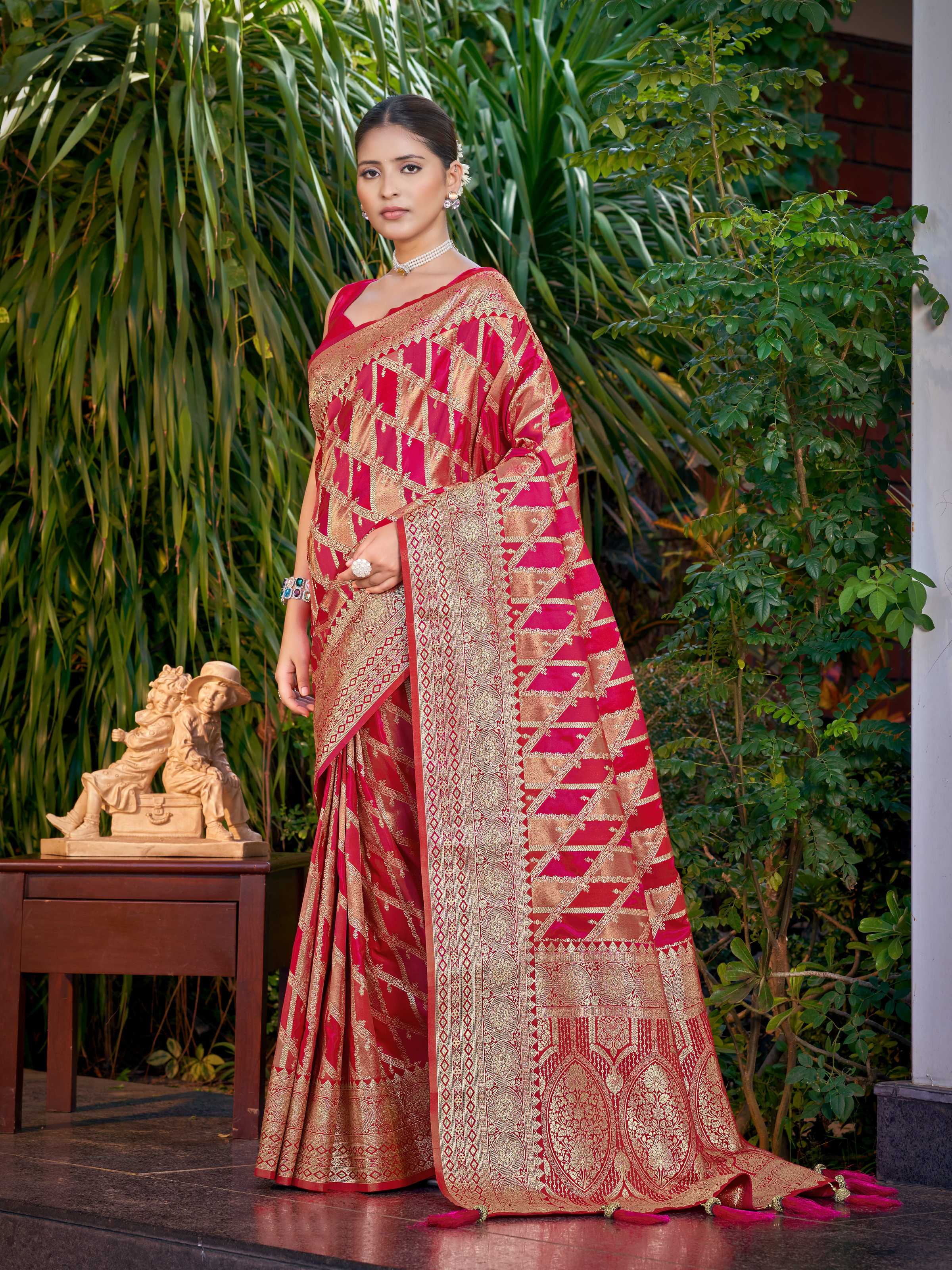 MANOHARI Banarasi Silk Blend Jacquard Work Saree - Pink | Grocsy