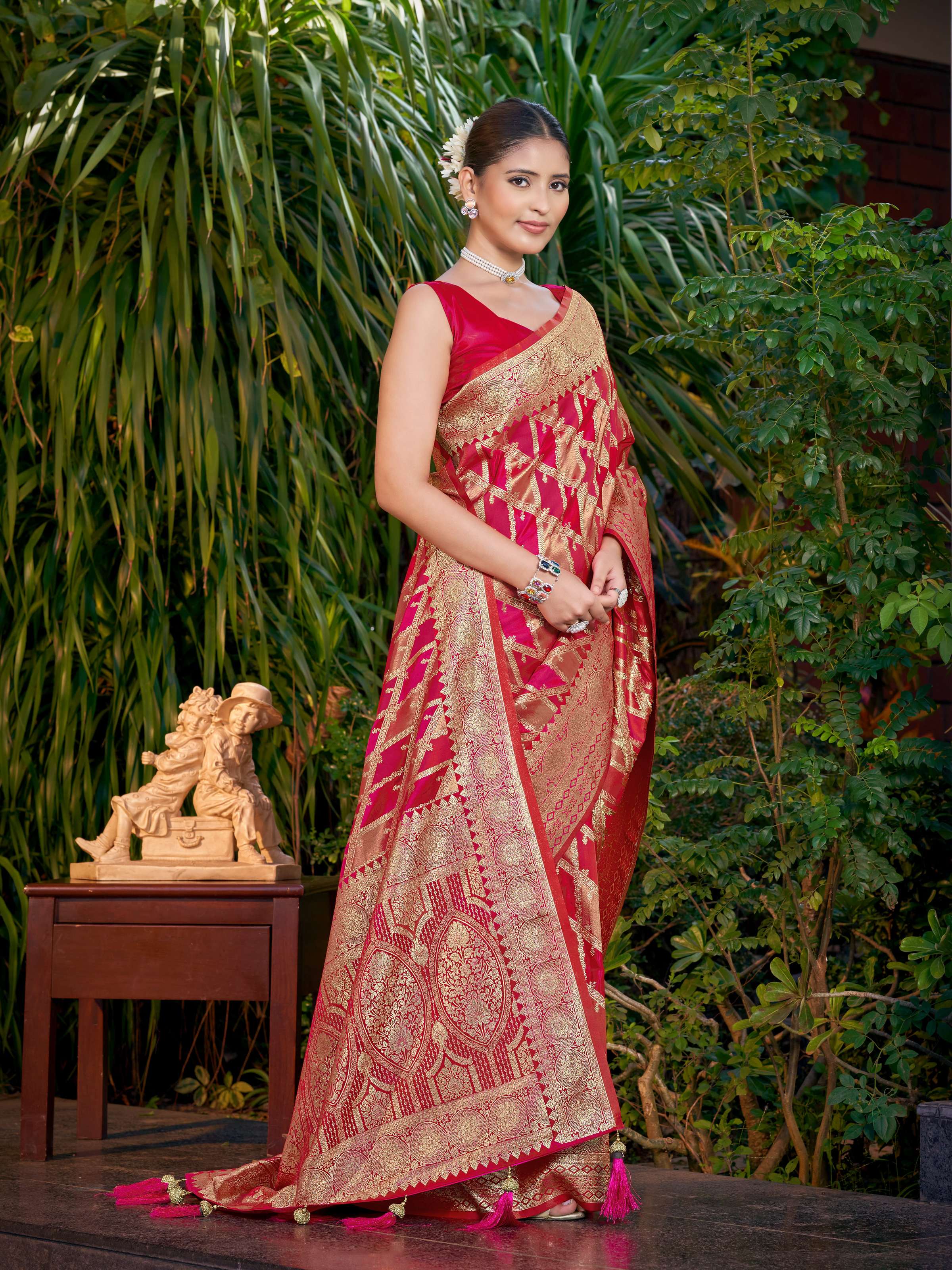 MANOHARI Banarasi Silk Blend Jacquard Work Saree - Pink | Grocsy