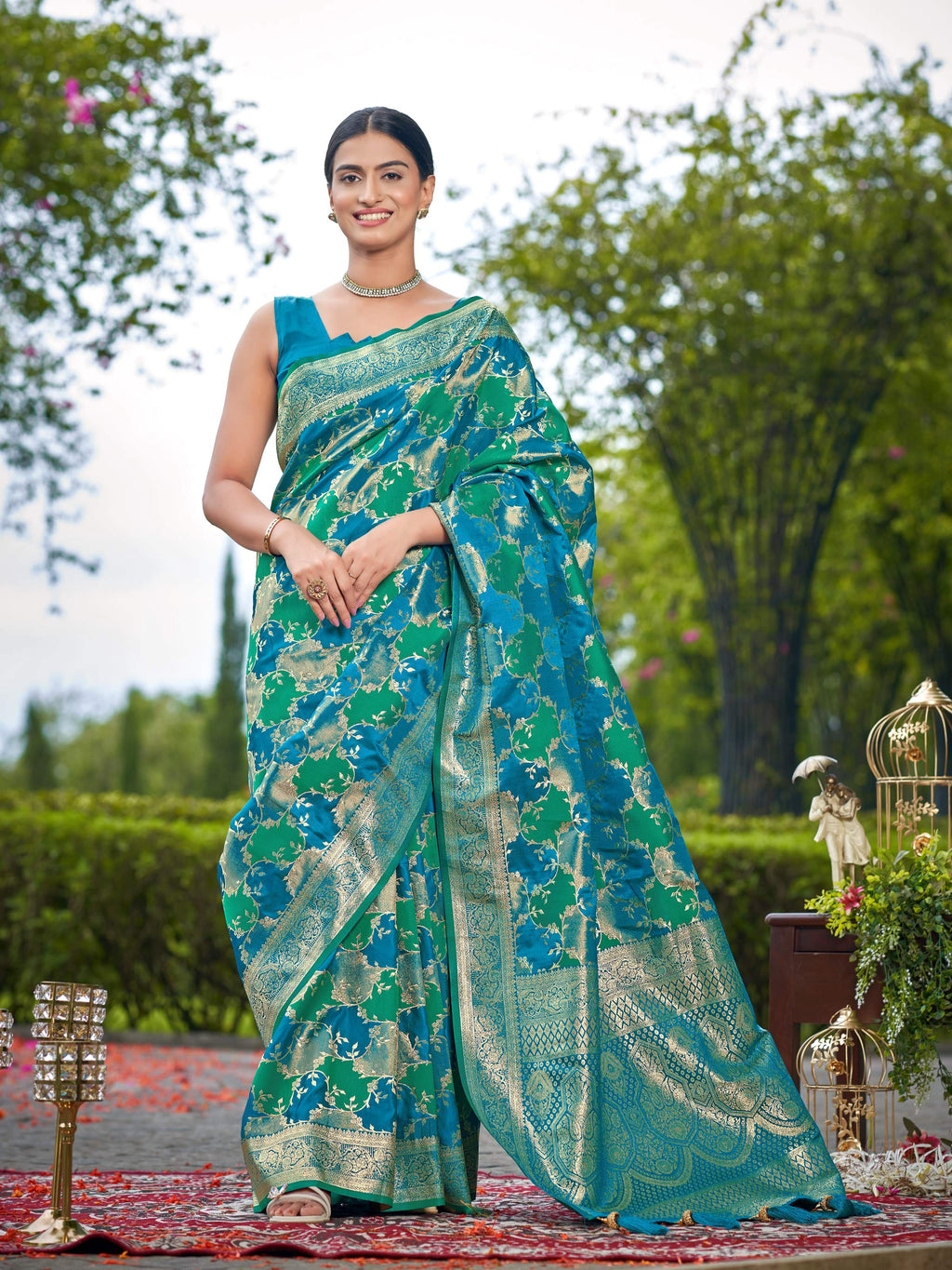 MANOHARI Banarasi Silk Blend Jacquard Work Saree - Turquoise | Grocsy