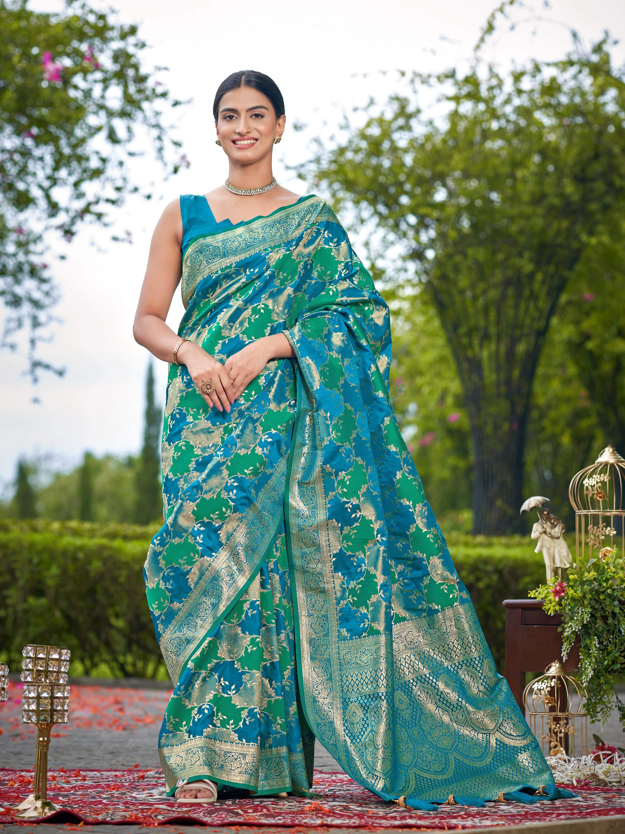 MANOHARI Banarasi Silk Blend Jacquard Work Saree - Turquoise | Grocsy