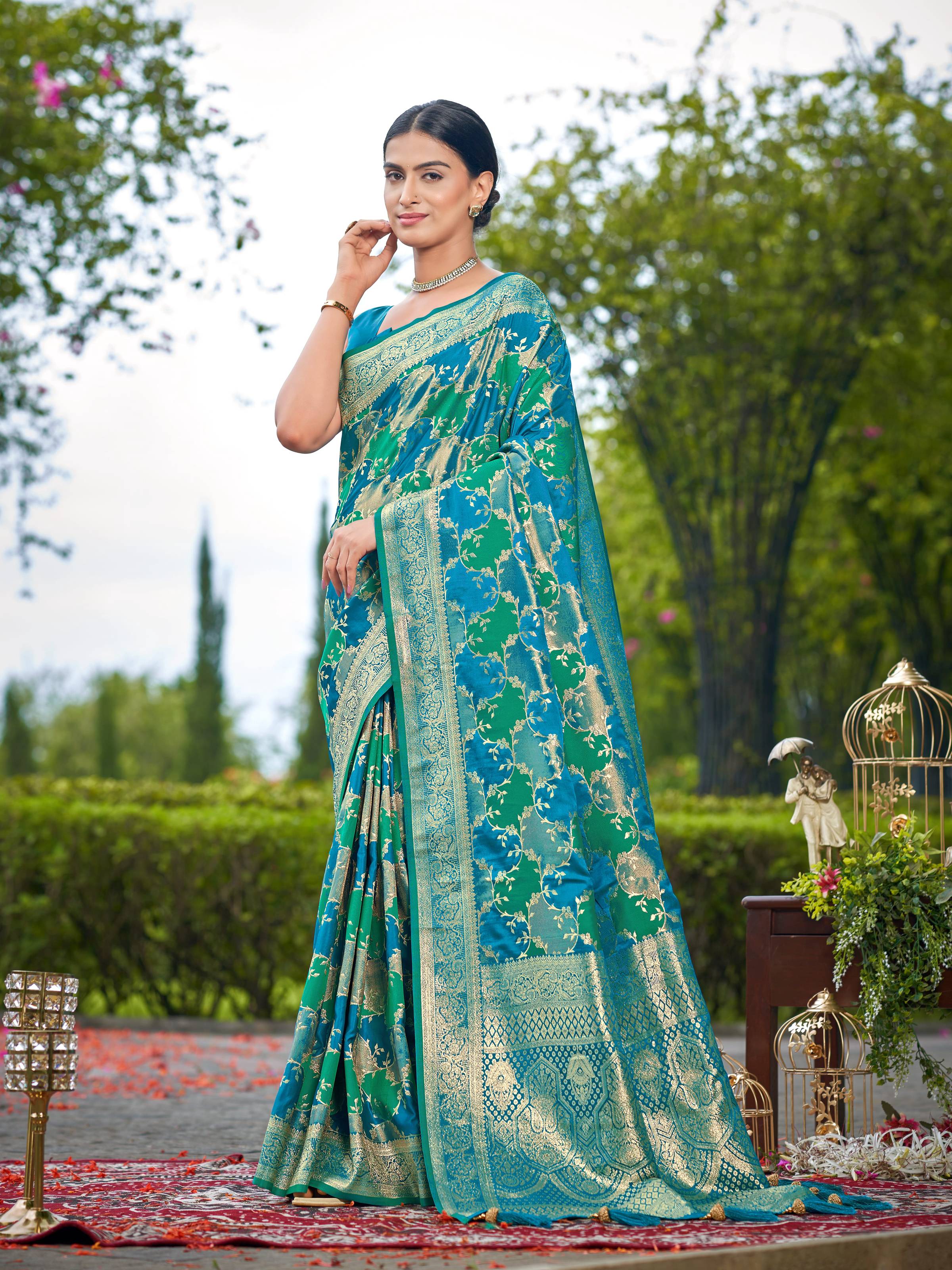 MANOHARI Banarasi Silk Blend Jacquard Work Saree - Turquoise | Grocsy