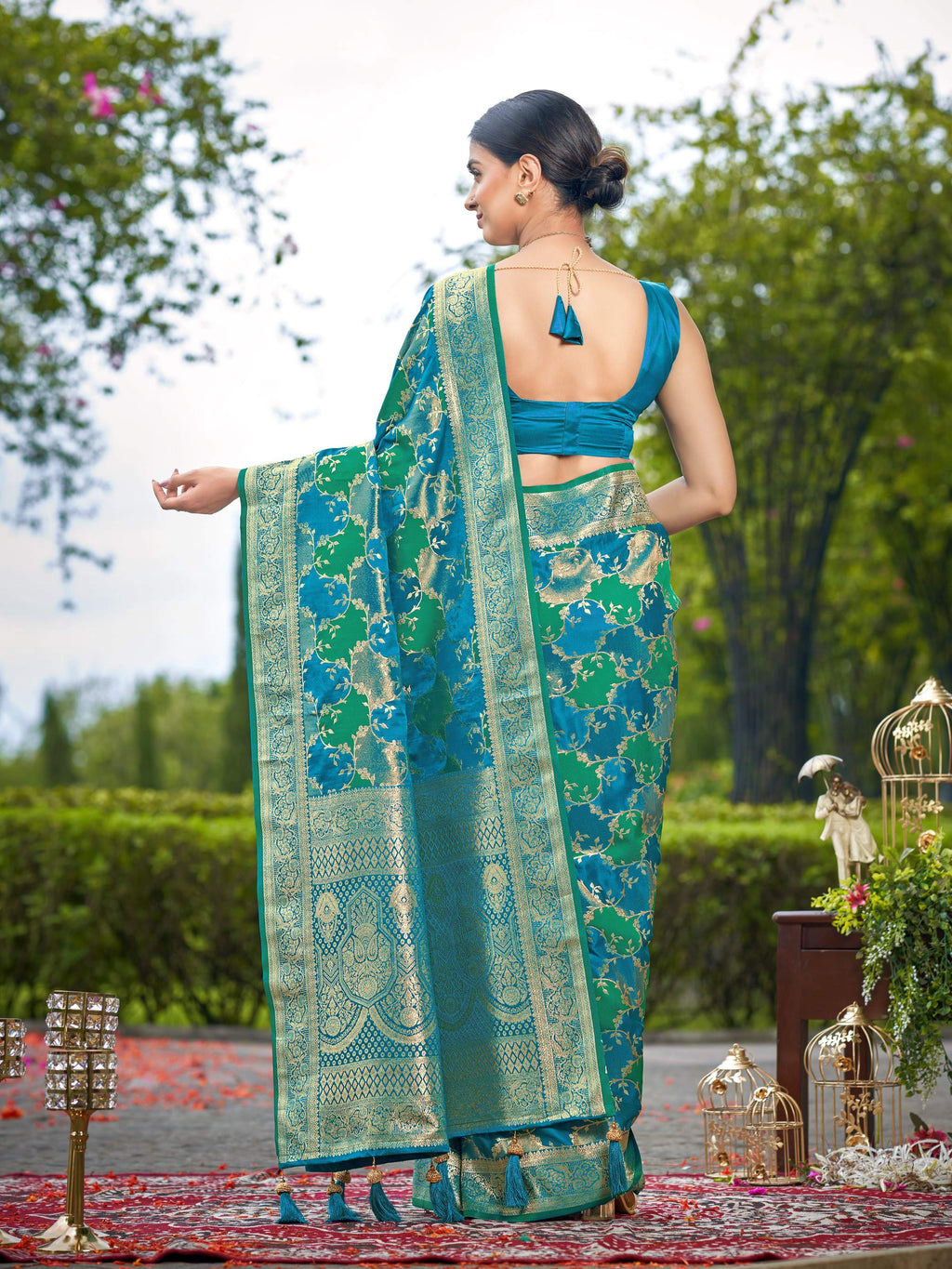 MANOHARI Banarasi Silk Blend Jacquard Work Saree - Turquoise | Grocsy