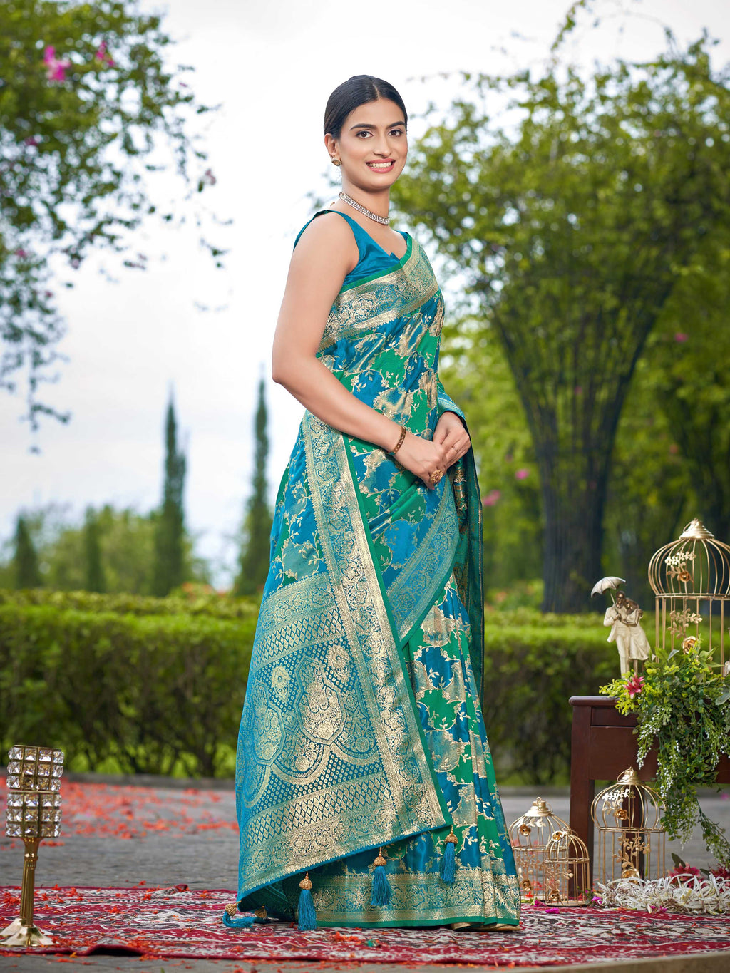 MANOHARI Banarasi Silk Blend Jacquard Work Saree - Turquoise | Grocsy