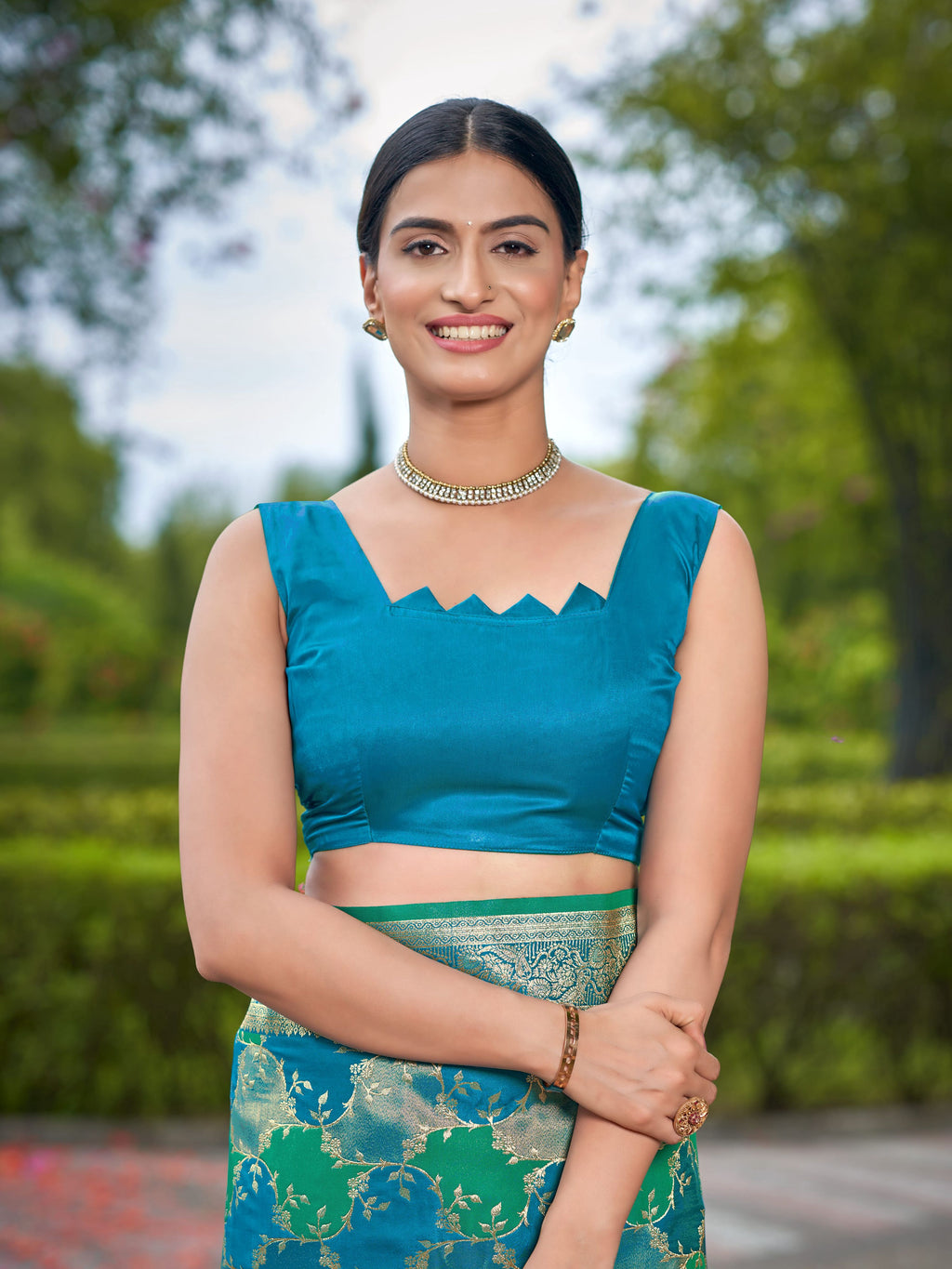 MANOHARI Banarasi Silk Blend Jacquard Work Saree - Turquoise | Grocsy