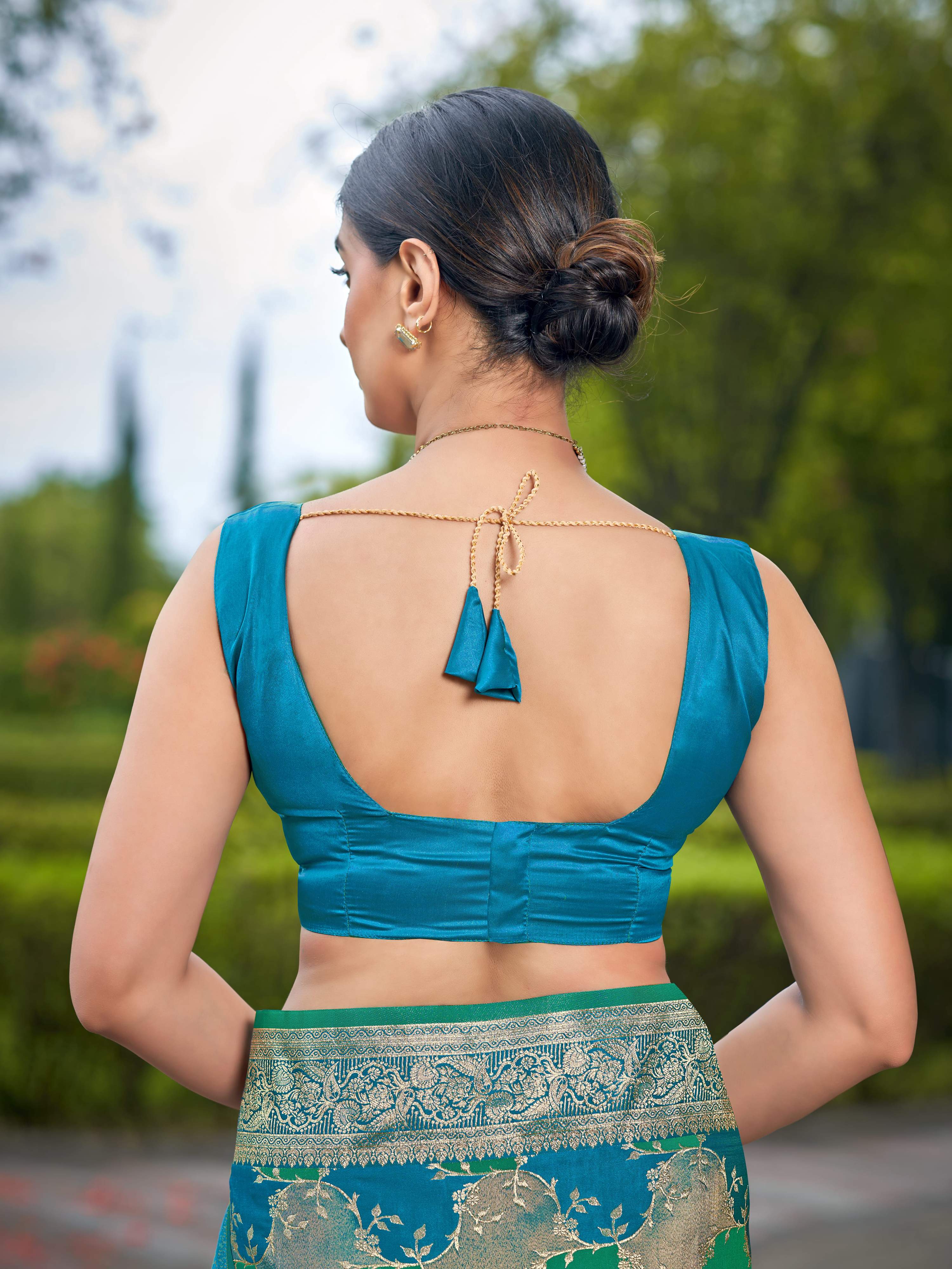 MANOHARI Banarasi Silk Blend Jacquard Work Saree - Turquoise | Grocsy