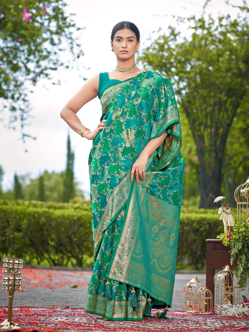 MANOHARI Banarasi Silk Blend Jacquard Work Saree - Green | Grocsy