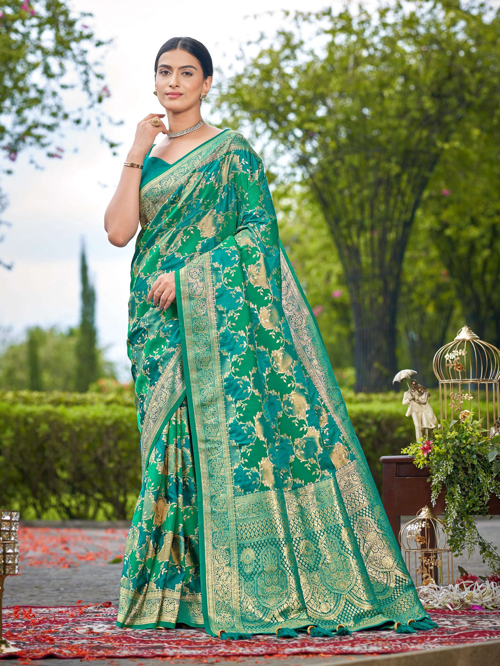 MANOHARI Banarasi Silk Blend Jacquard Work Saree - Green | Grocsy