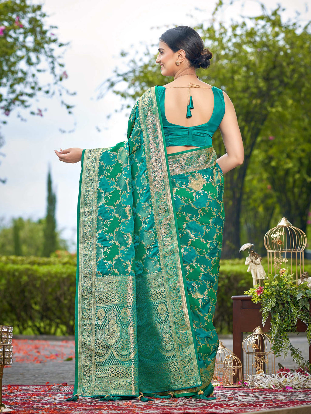 MANOHARI Banarasi Silk Blend Jacquard Work Saree - Green | Grocsy