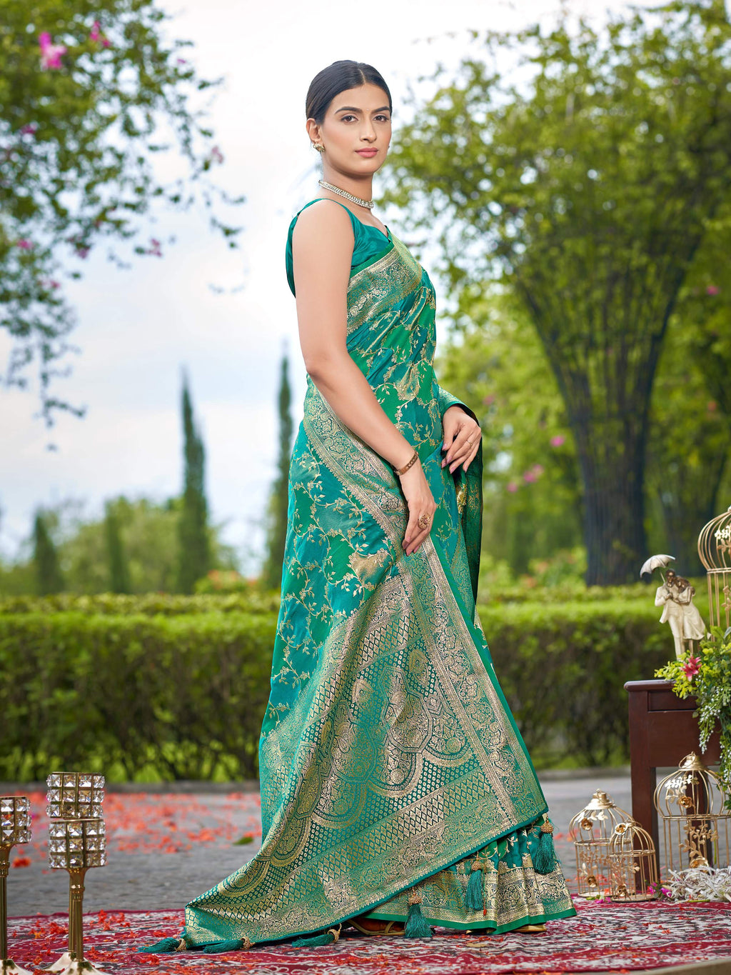 MANOHARI Banarasi Silk Blend Jacquard Work Saree - Green | Grocsy