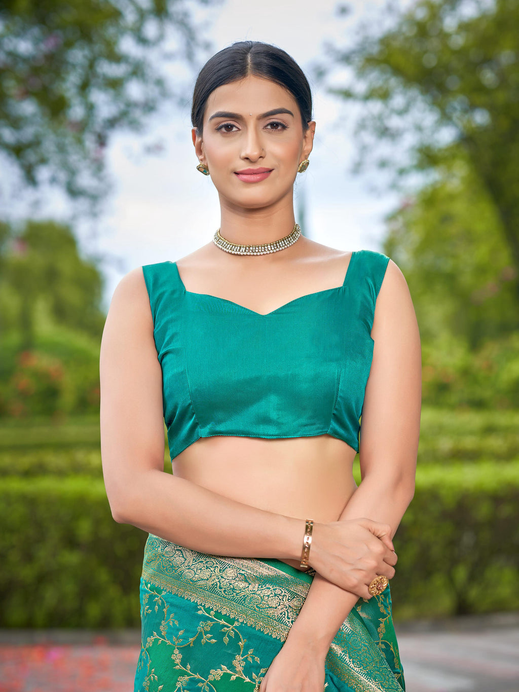 MANOHARI Banarasi Silk Blend Jacquard Work Saree - Green | Grocsy