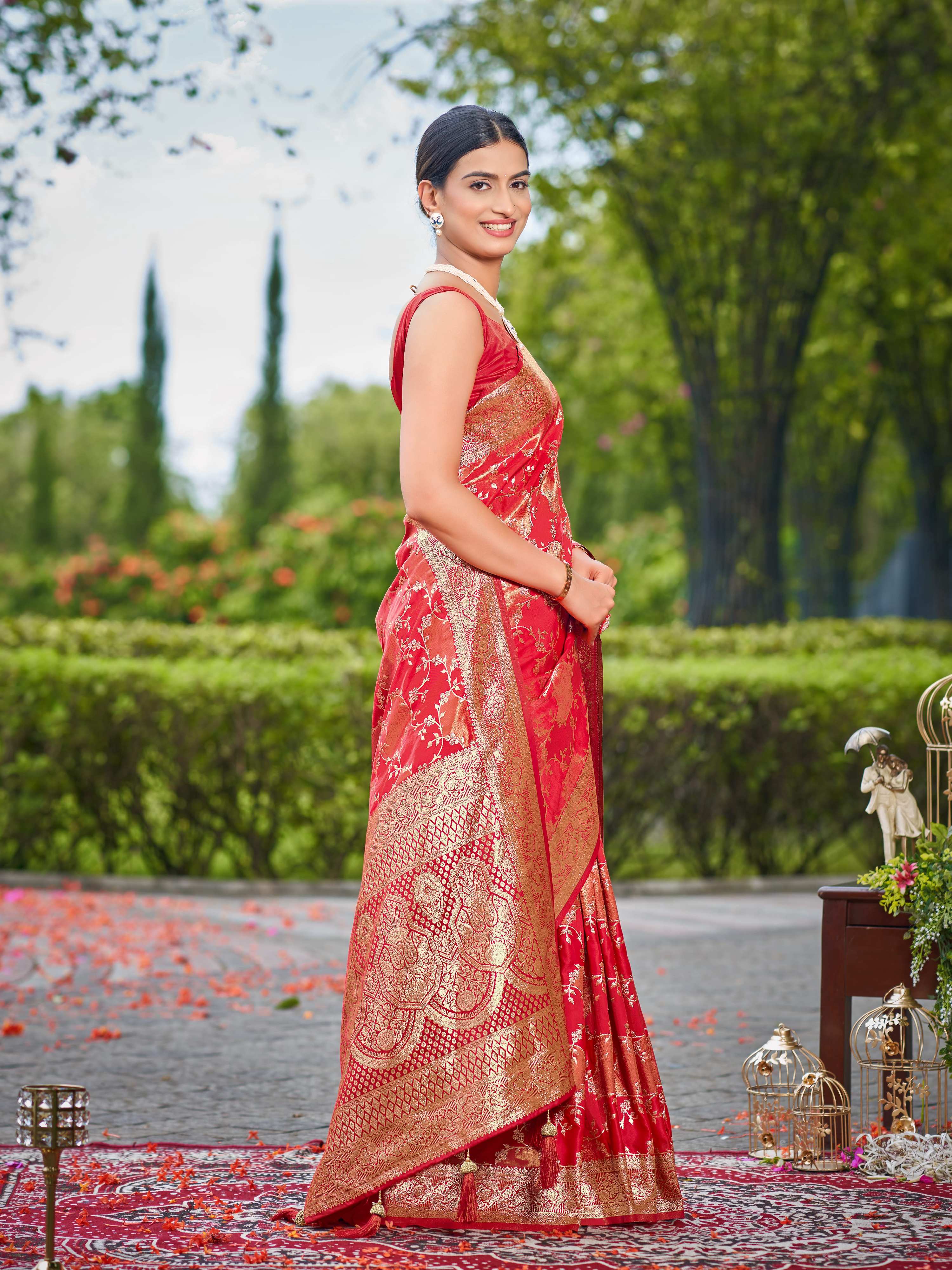 MANOHARI Banarasi Silk Blend Jacquard Work Saree - Red | Grocsy
