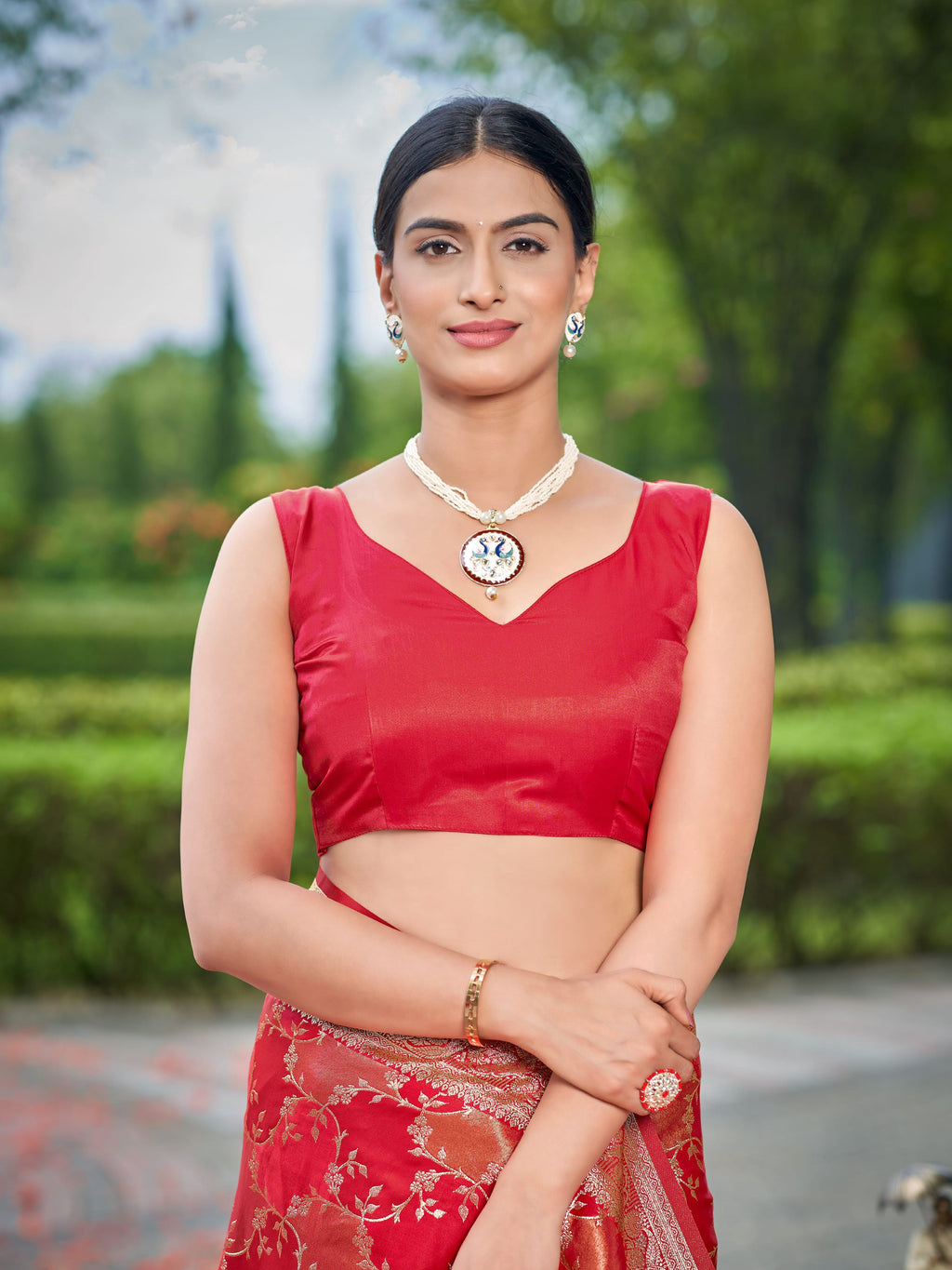 MANOHARI Banarasi Silk Blend Jacquard Work Saree - Red | Grocsy