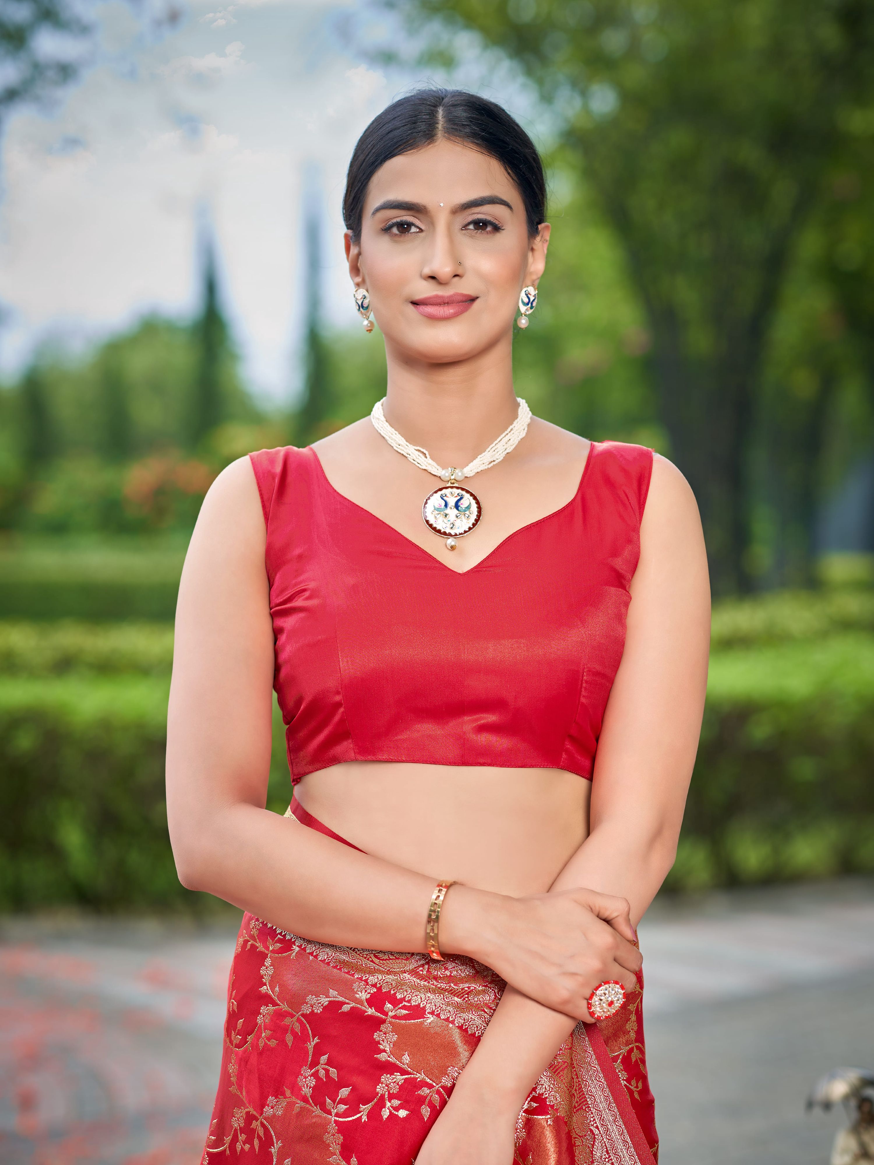 MANOHARI Banarasi Silk Blend Jacquard Work Saree - Red | Grocsy