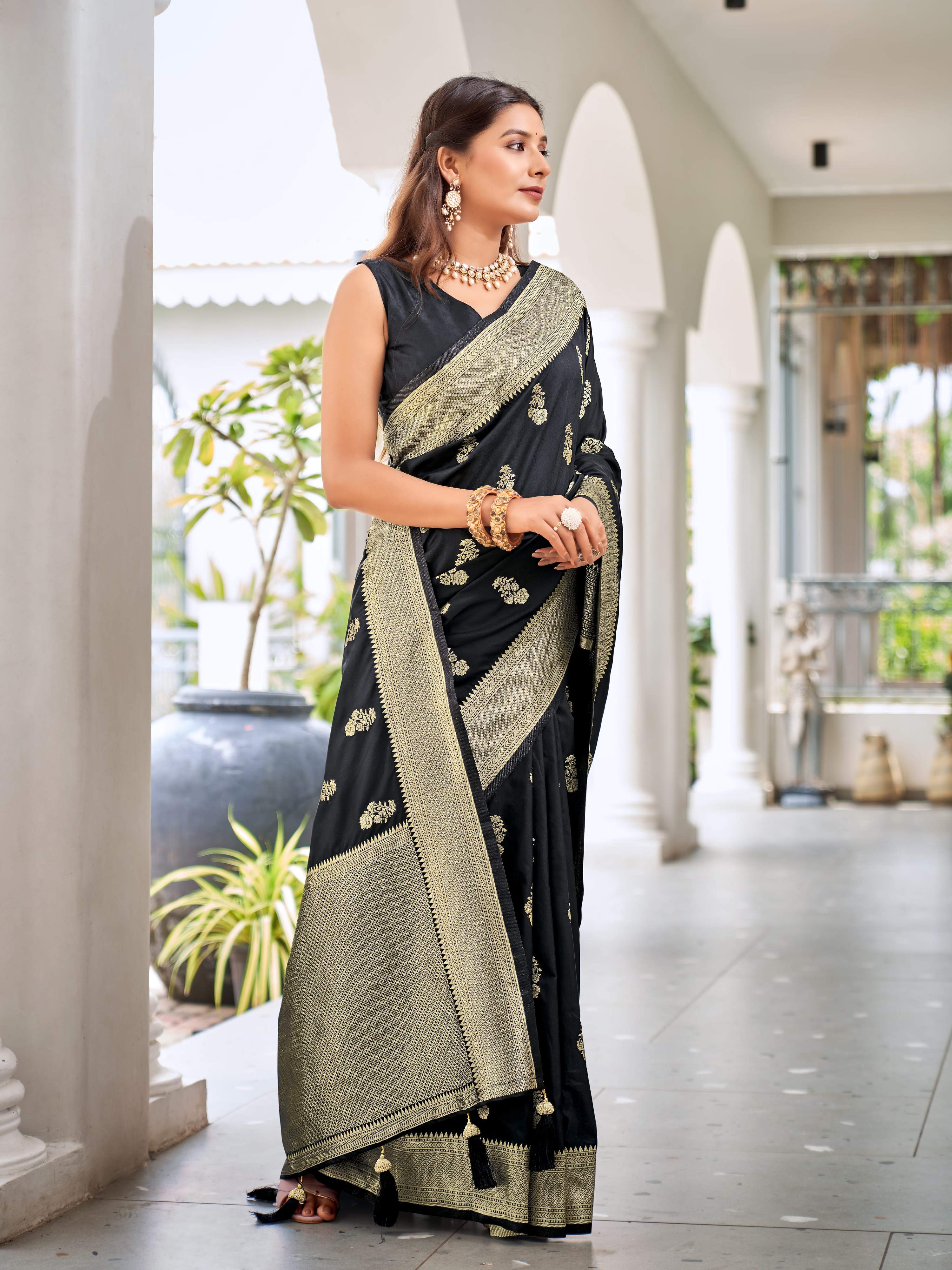 MANOHARI Banarasi Silk Blend Jacquard Work Saree - Black | Grocsy