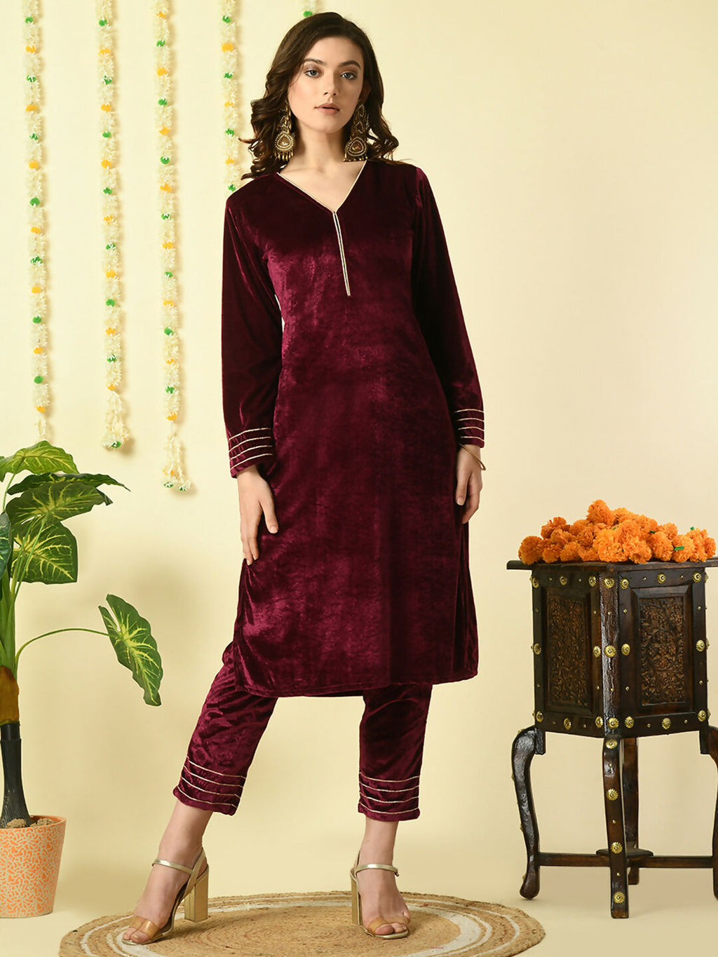 Myshka Women's Magenta Velvet Kurta With Trousers Party Sets | Grocsy