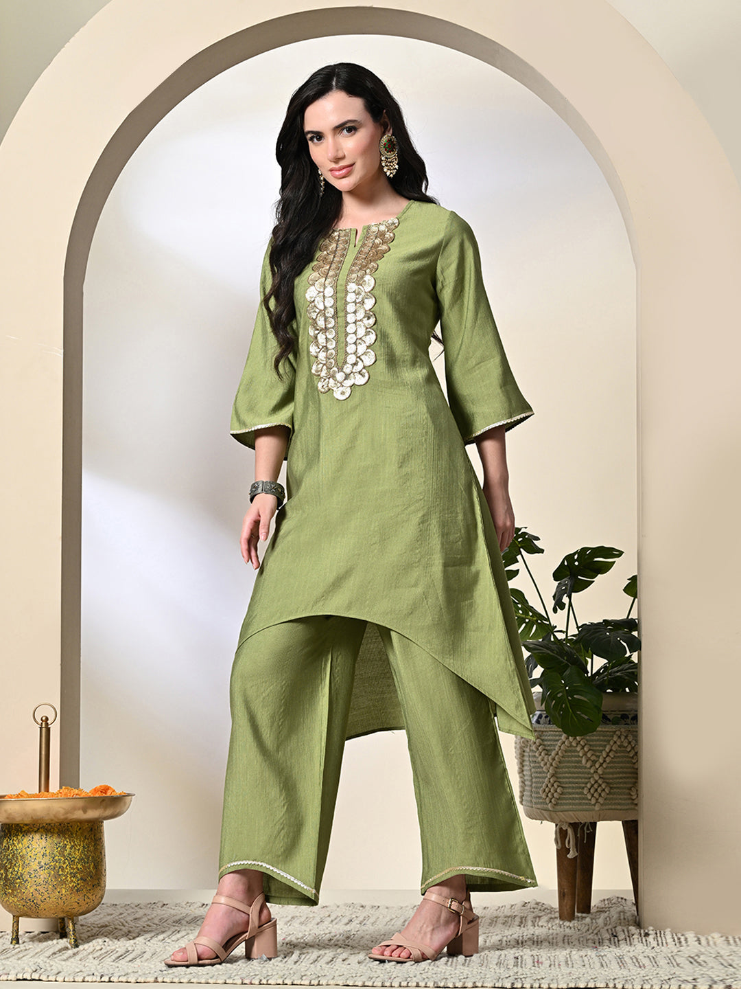 Myshka Women's Embroidered Keyhole Neck Bell Sleeves Kurta & Palazzos Sets in Green Color | Grocsy