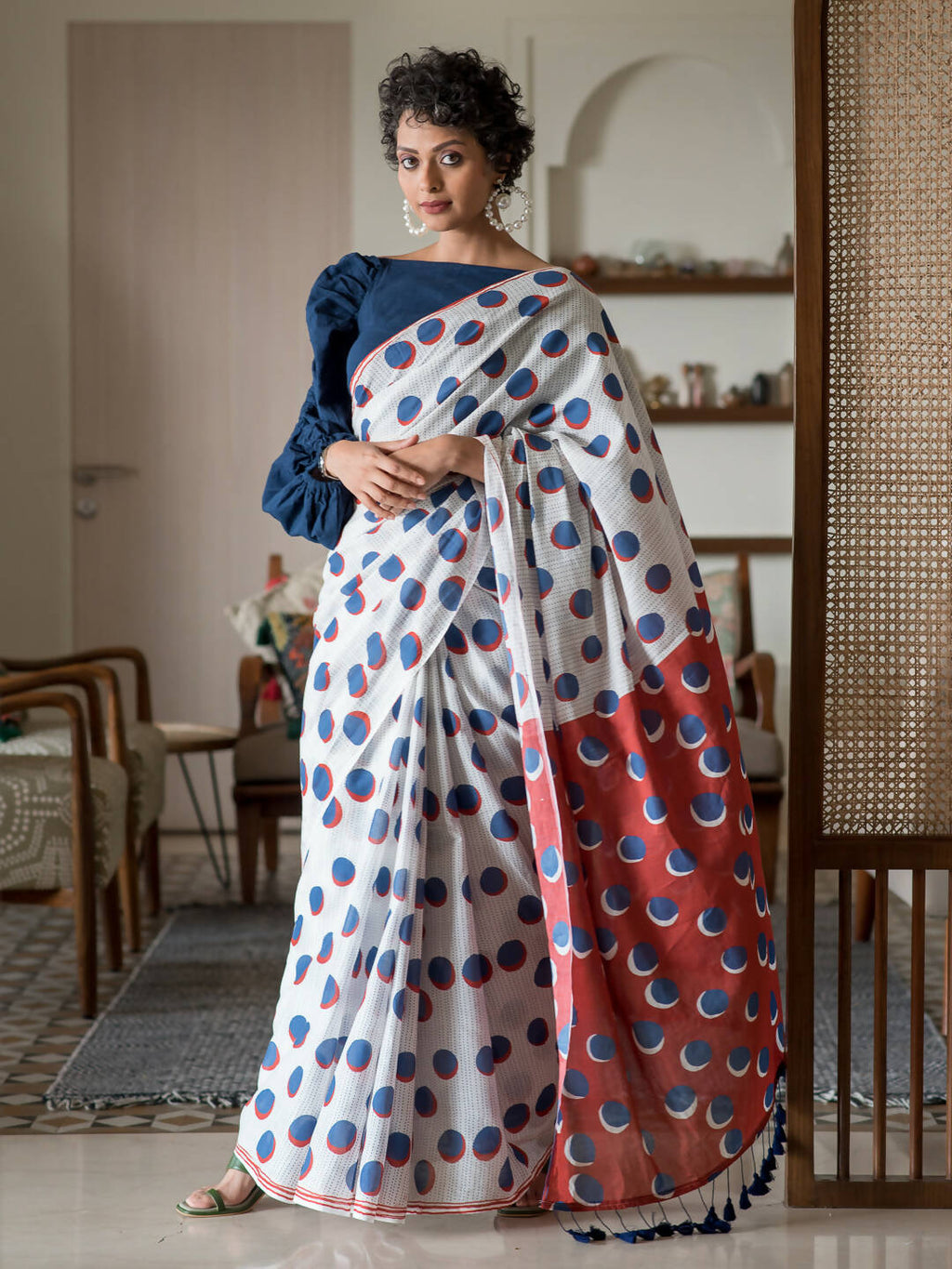 Suta Off White Polka Dots Pure Cotton Saree | Grocsy