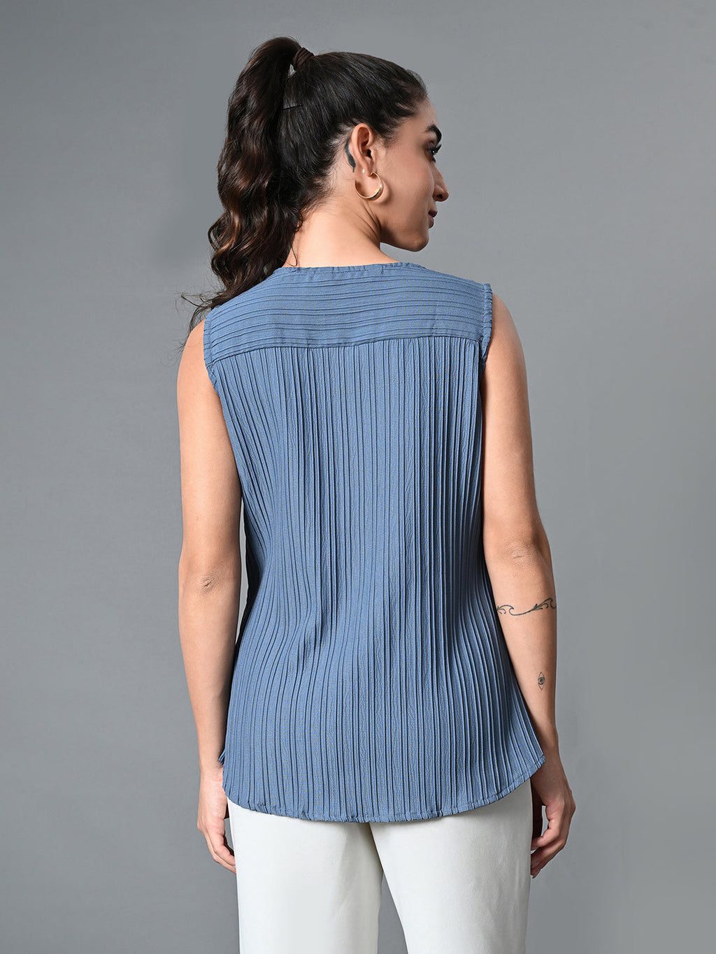 Myshka Women's Keyhole Neck Sleeveless Top in Grey Color | Grocsy