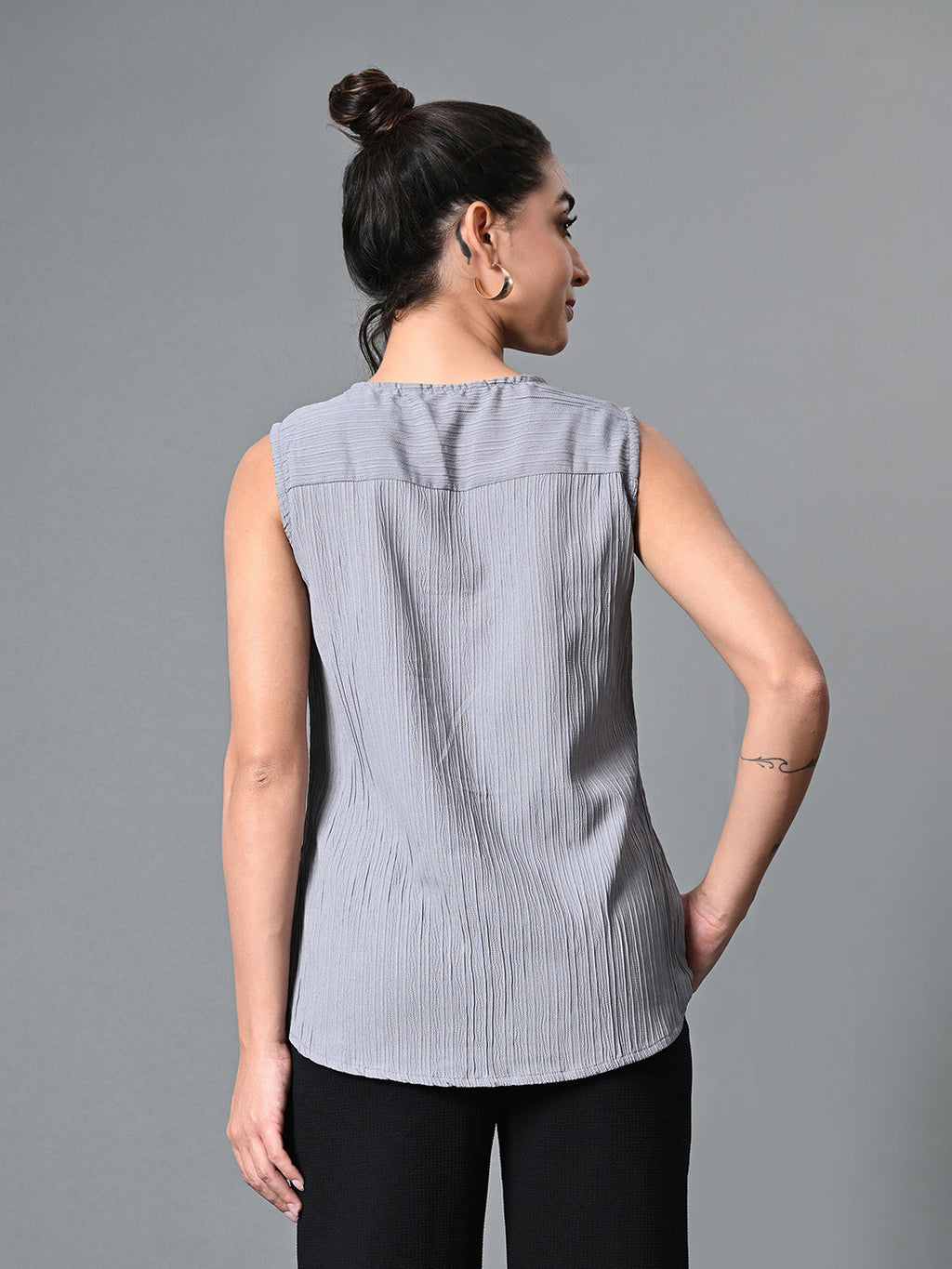 Myshka Women's Keyhole Neck Sleeveless Top in Grey Color | Grocsy
