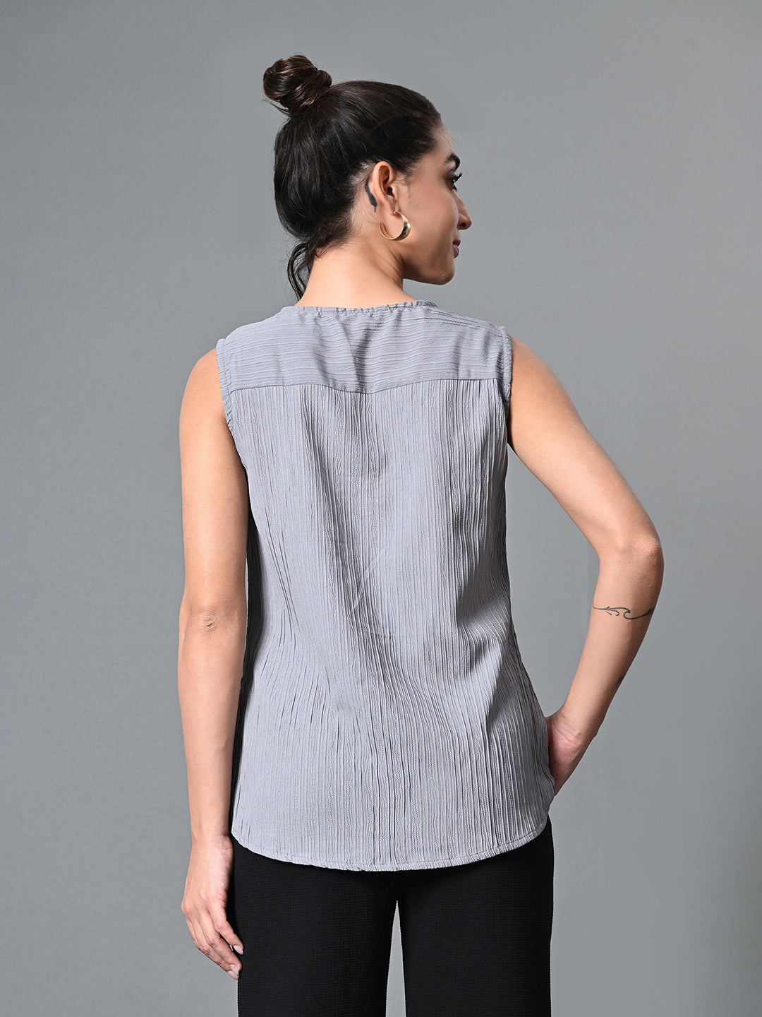 Myshka Women's Keyhole Neck Sleeveless Top in Grey Color | Grocsy