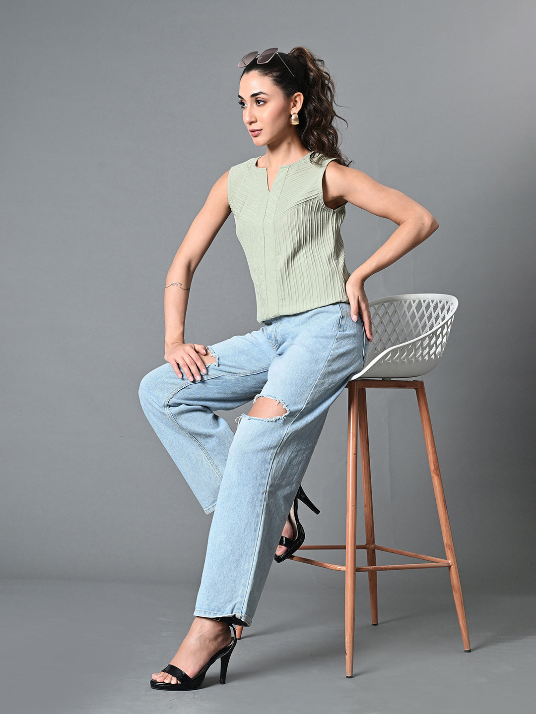 Myshka Women's Keyhole Neck Sleeveless Top in Olive Color | Grocsy