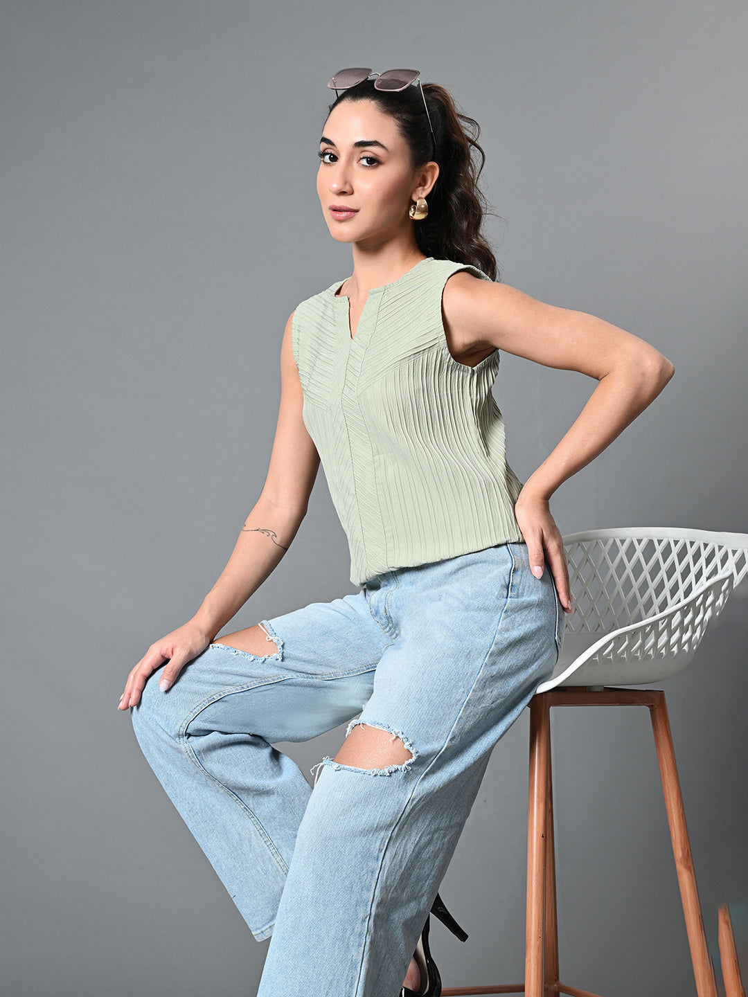 Myshka Women's Keyhole Neck Sleeveless Top in Olive Color | Grocsy