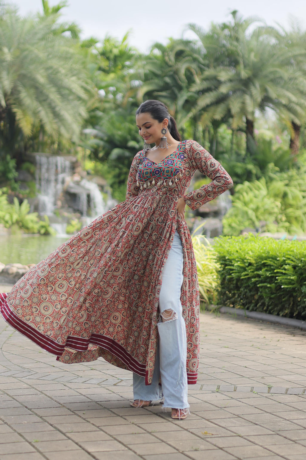Lorenvalley Maroon Printed Cotton With Kutchi Gamthi Work And Kodi Lace Kurti | Grocsy