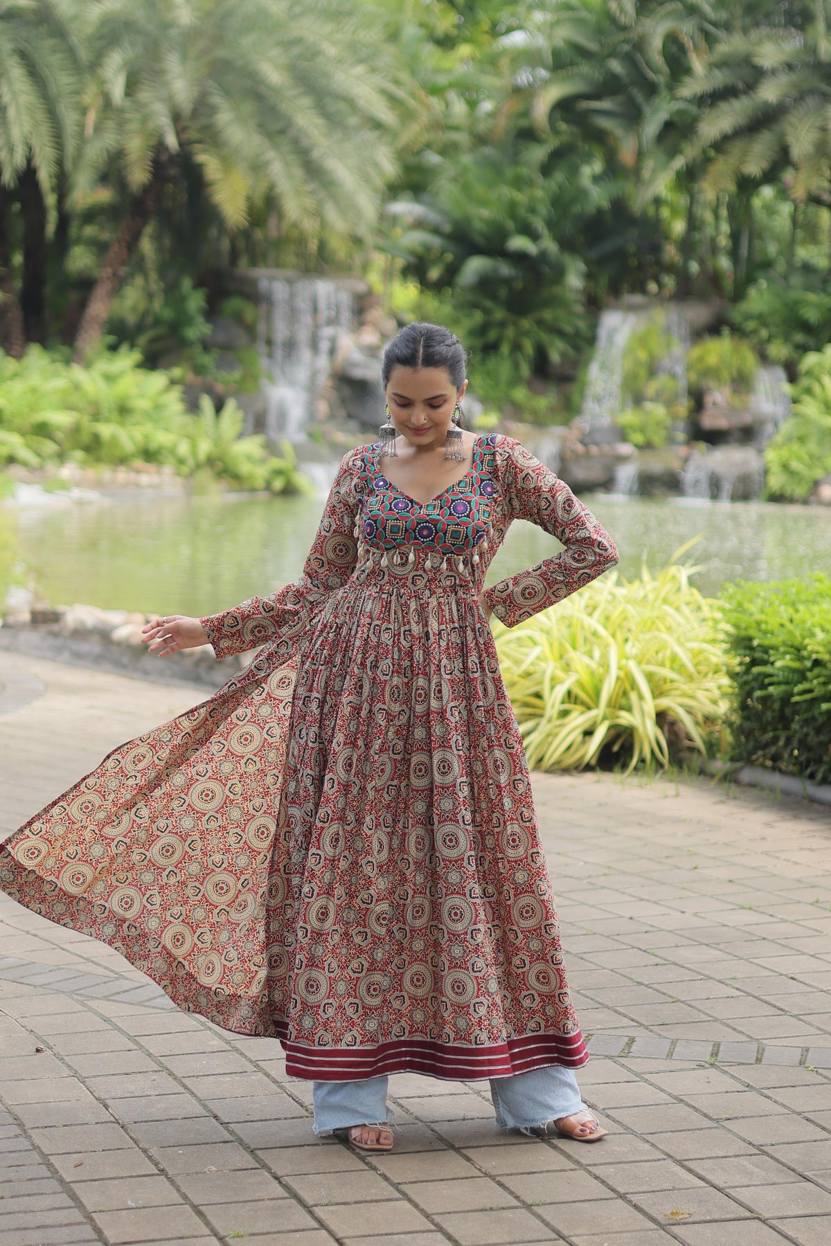Lorenvalley Maroon Printed Cotton With Kutchi Gamthi Work And Kodi Lace Kurti | Grocsy