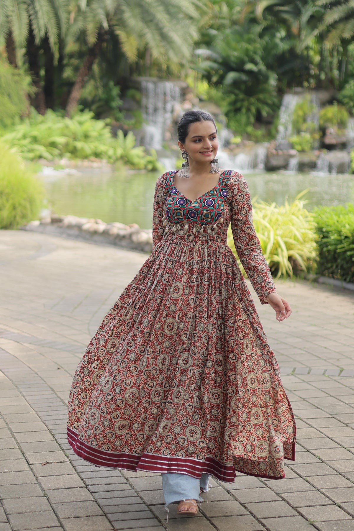 Lorenvalley Maroon Printed Cotton With Kutchi Gamthi Work And Kodi Lace Kurti | Grocsy