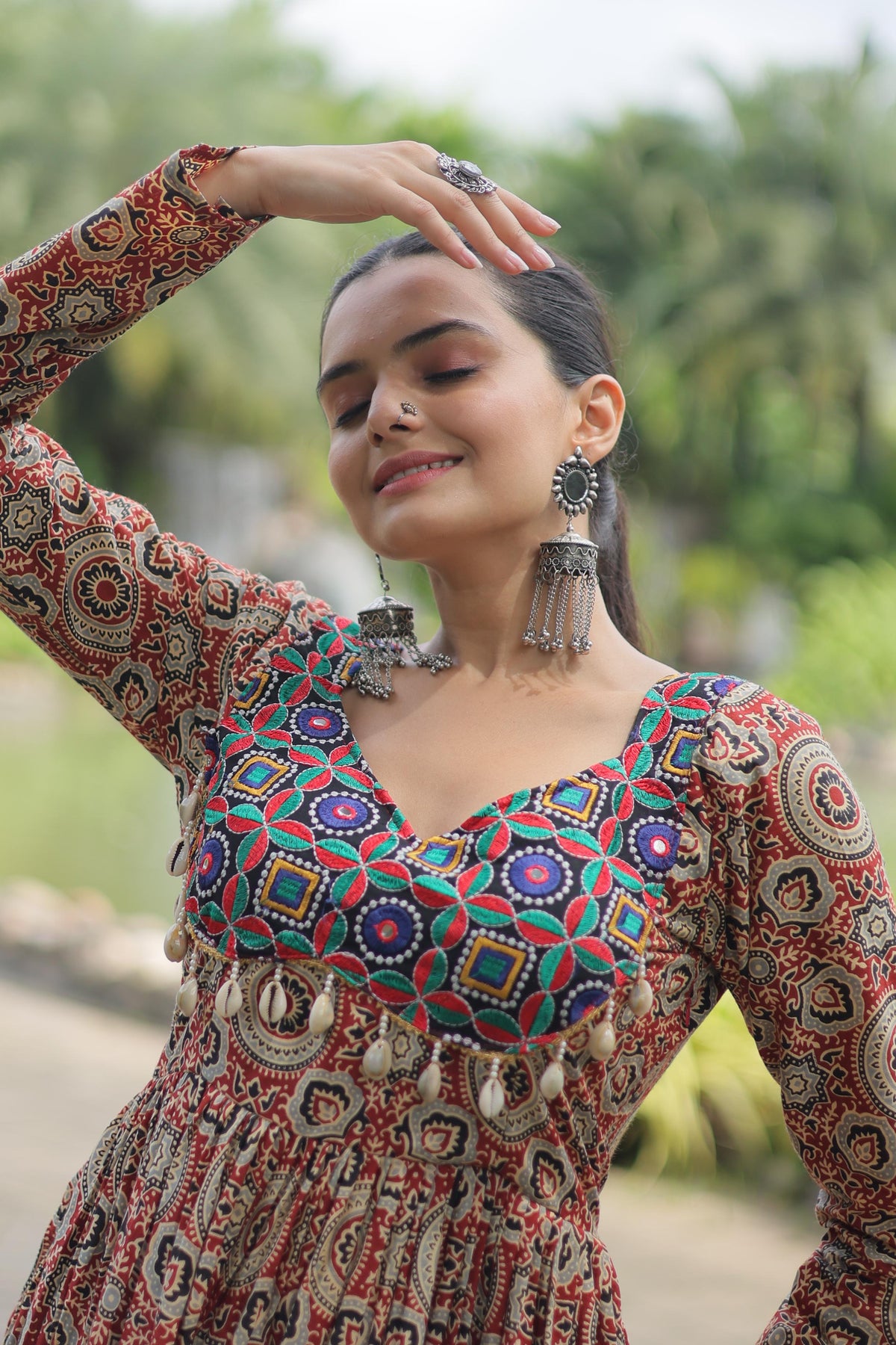 Lorenvalley Maroon Printed Cotton With Kutchi Gamthi Work And Kodi Lace Kurti | Grocsy