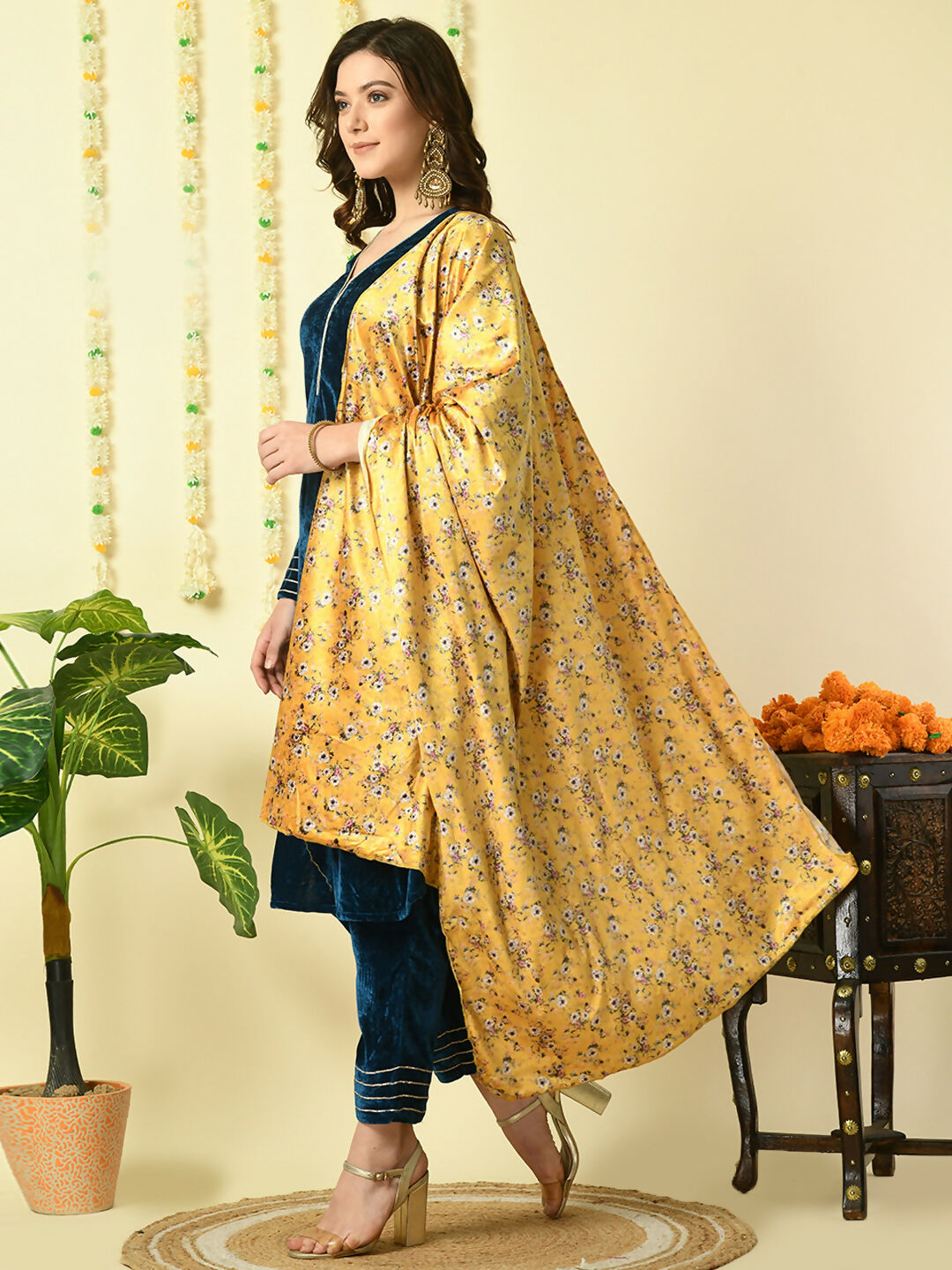 Myshka Women's Teal Velvet Kurta & Trousers With Dupatta Party Sets | Grocsy