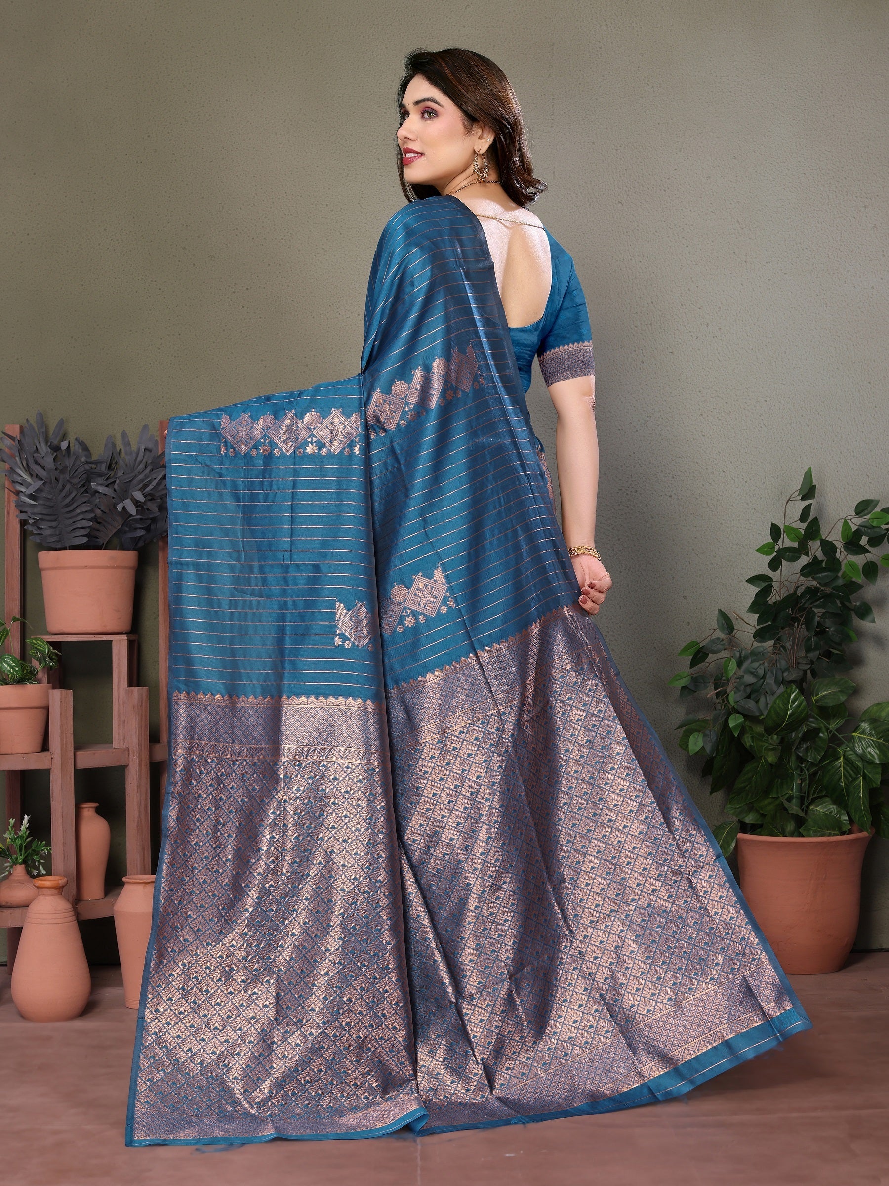 Vedant Vastram Litchi Silk Banarasi Silk Saree - Rama | Grocsy