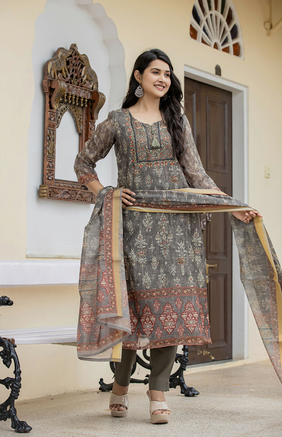 Kaajh Women's Grey-Green Digital Print Chanderi Kurta Pant Set With Dupatta | Grocsy