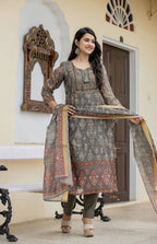Kaajh Women's Grey-Green Digital Print Chanderi Kurta Pant Set With Dupatta | Grocsy