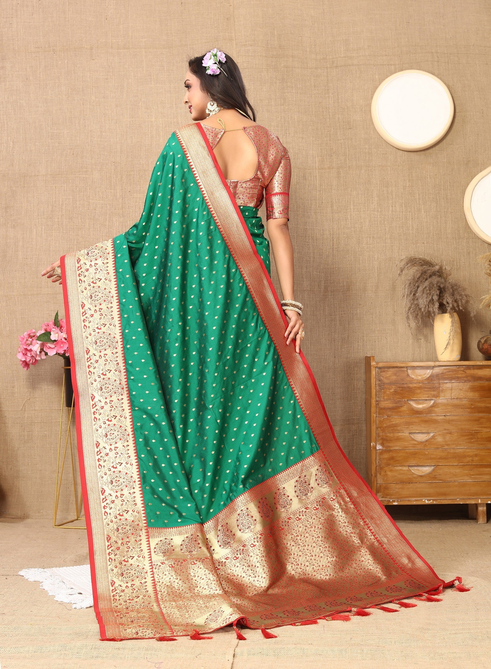 Vedant Vastram Green Color Kanjeevaram Silk Saree - Green | Grocsy