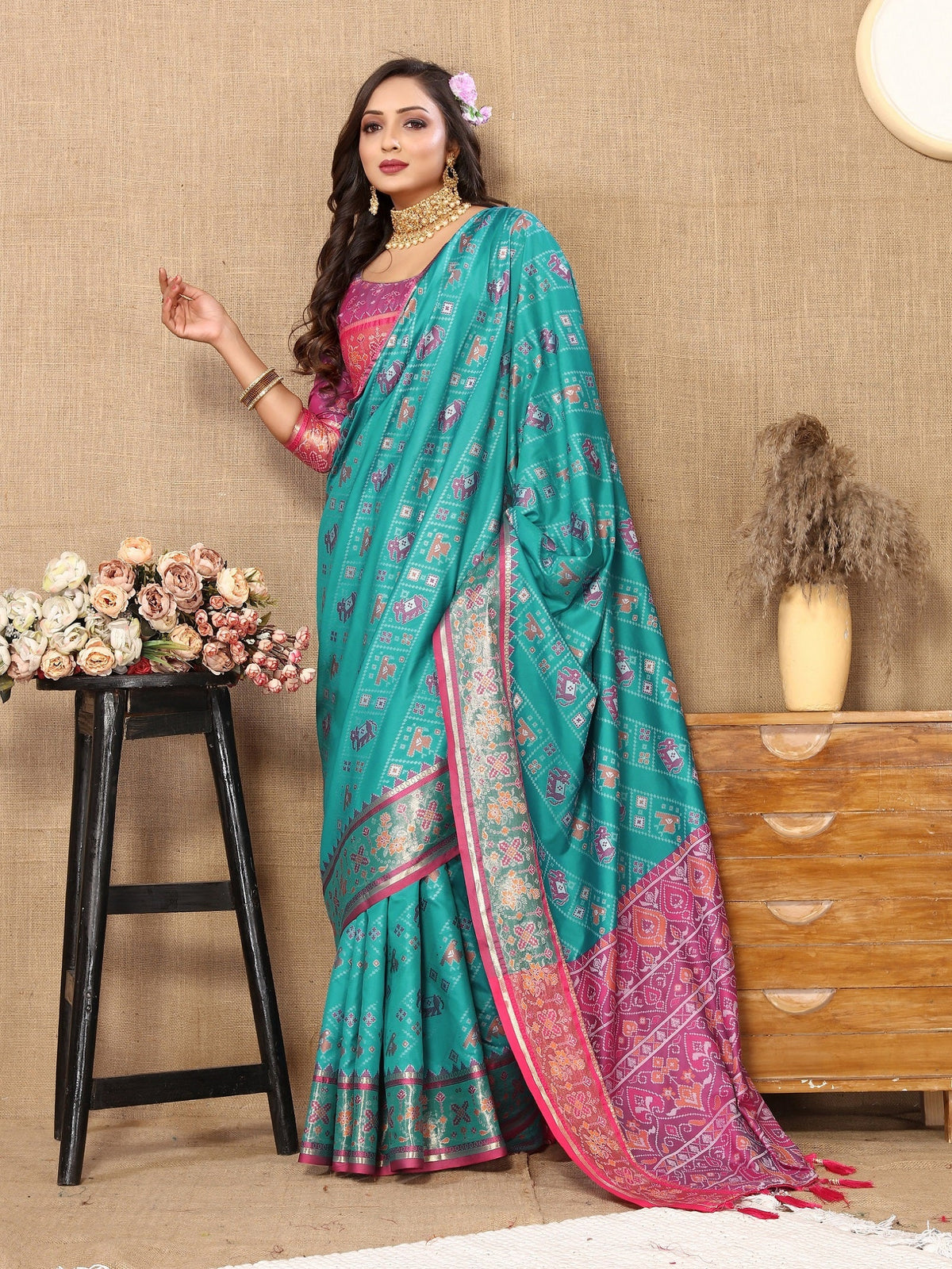 Vedant Vastram Rama Color Kanjeevaram Patola Silk Saree - Rama | Grocsy