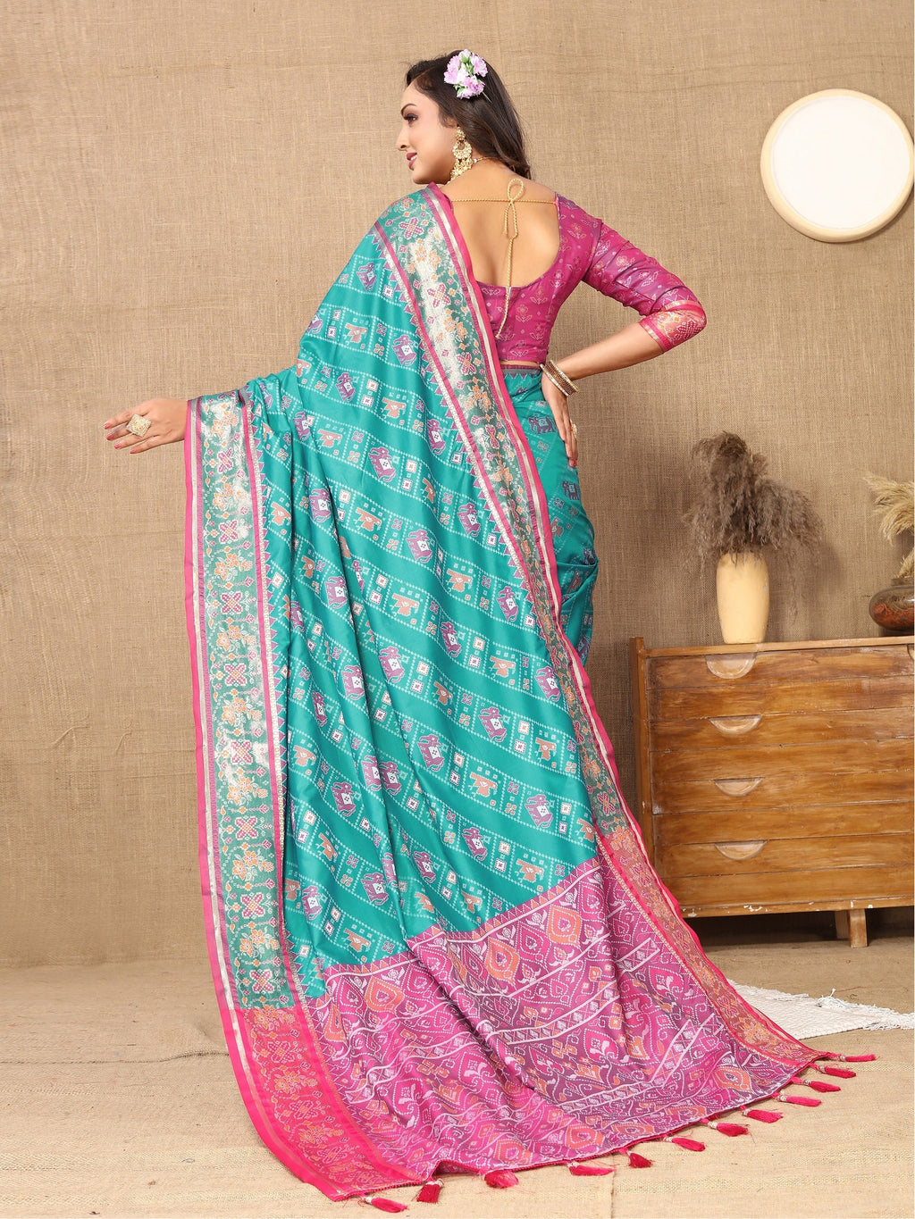 Vedant Vastram Rama Color Kanjeevaram Patola Silk Saree - Rama | Grocsy