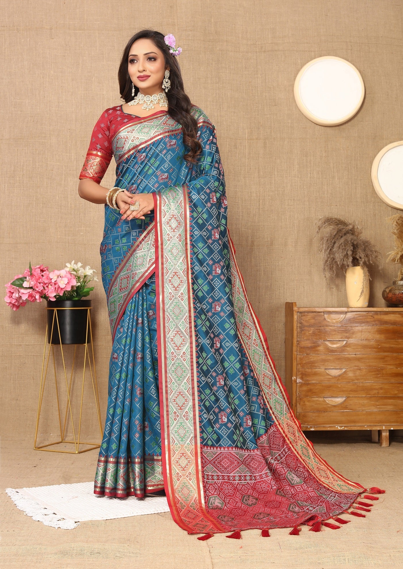 Vedant Vastram Navy Blue Color Kanjeevaram Patola Silk Saree - Navy Blue | Grocsy