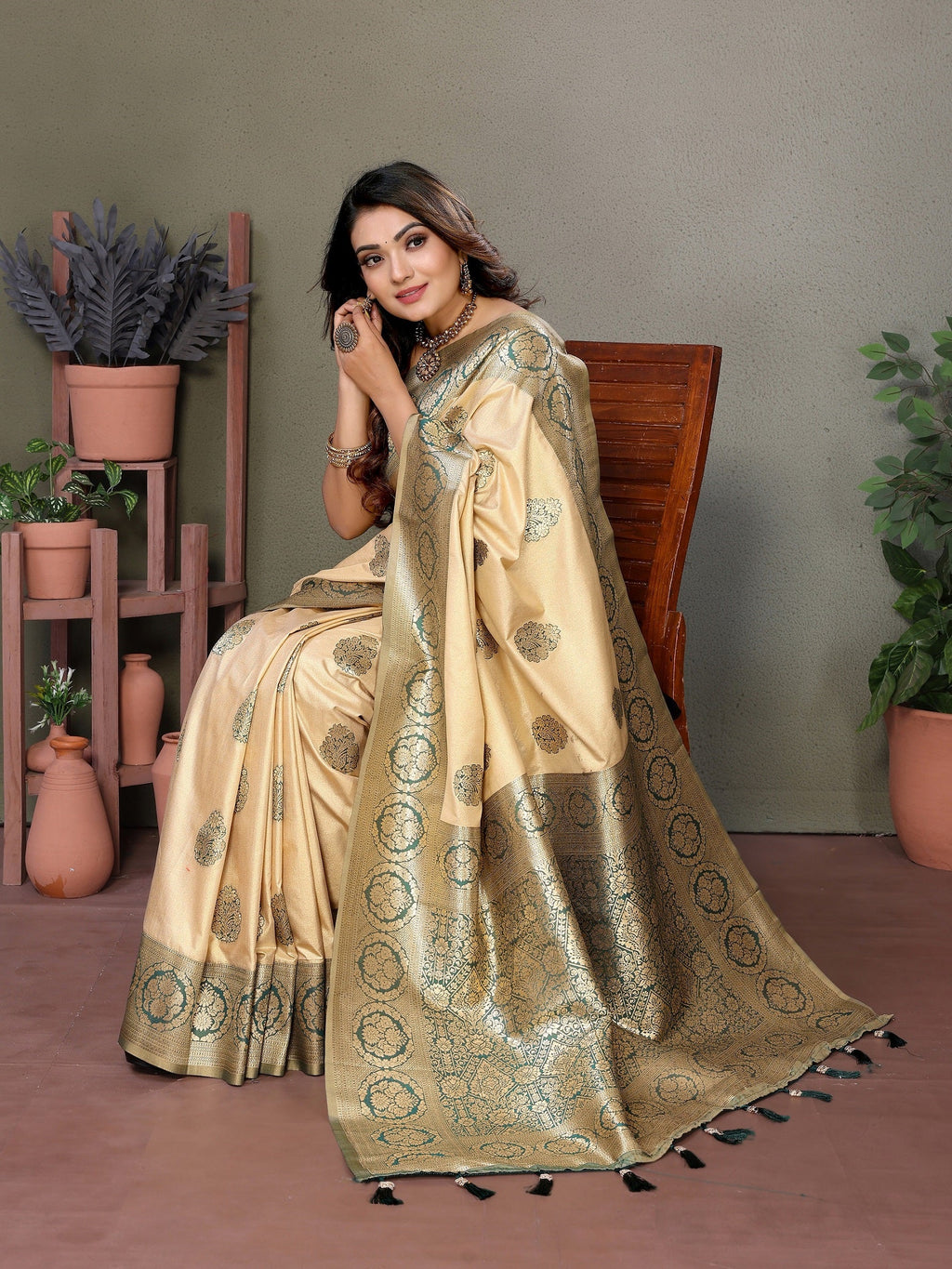 Vedant Vastram Viscose Silk Kanjeevaram Silk Saree - Green | Grocsy
