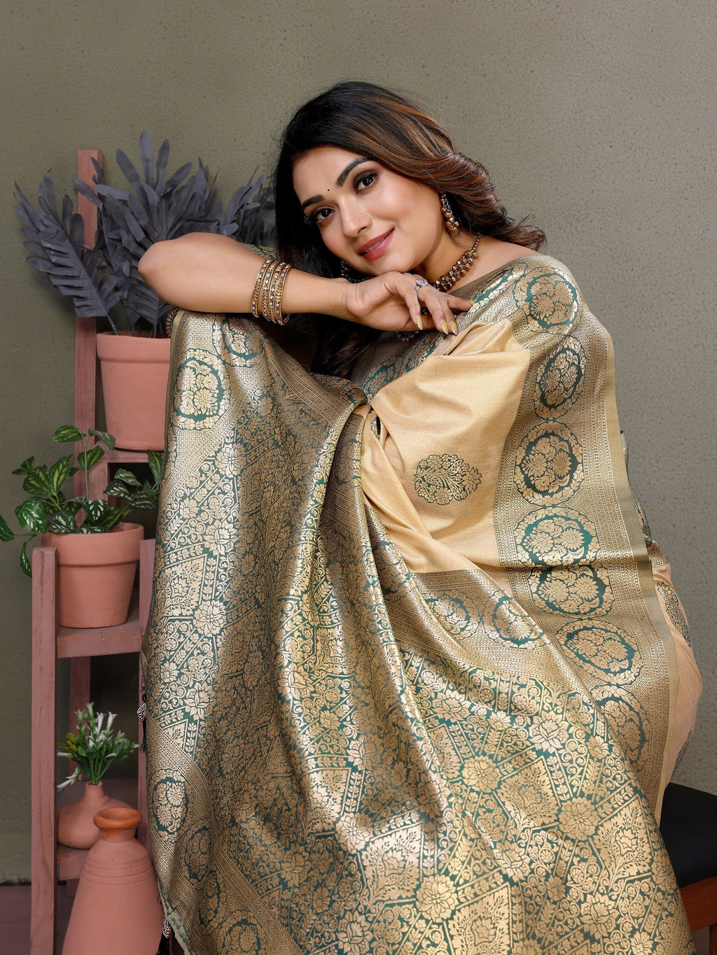 Vedant Vastram Viscose Silk Kanjeevaram Silk Saree - Green | Grocsy