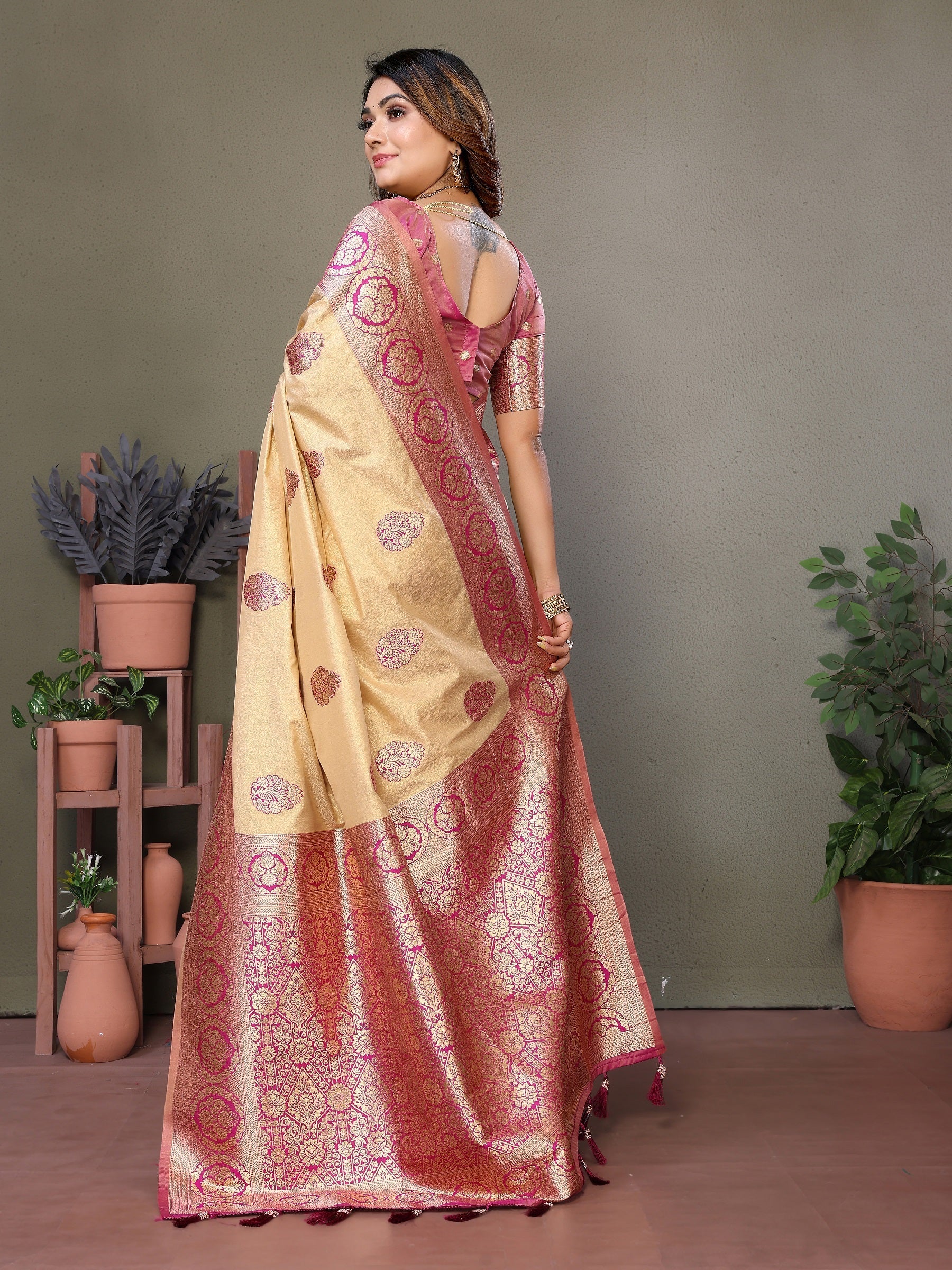 Vedant Vastram Viscose Silk Kanjeevaram Silk Saree - Pink | Grocsy