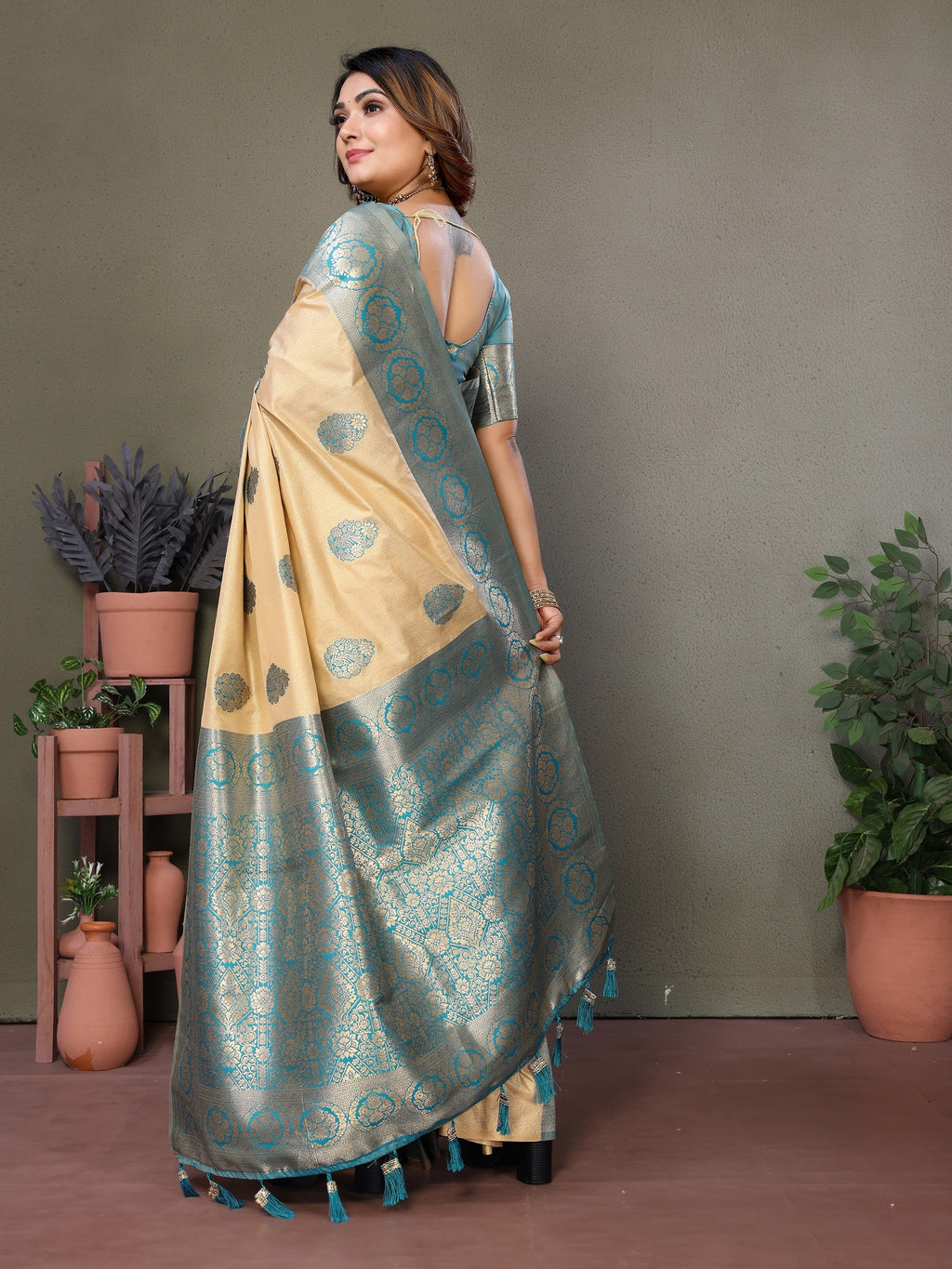 Vedant Vastram Viscose Silk Kanjeevaram Silk Saree - Rama | Grocsy