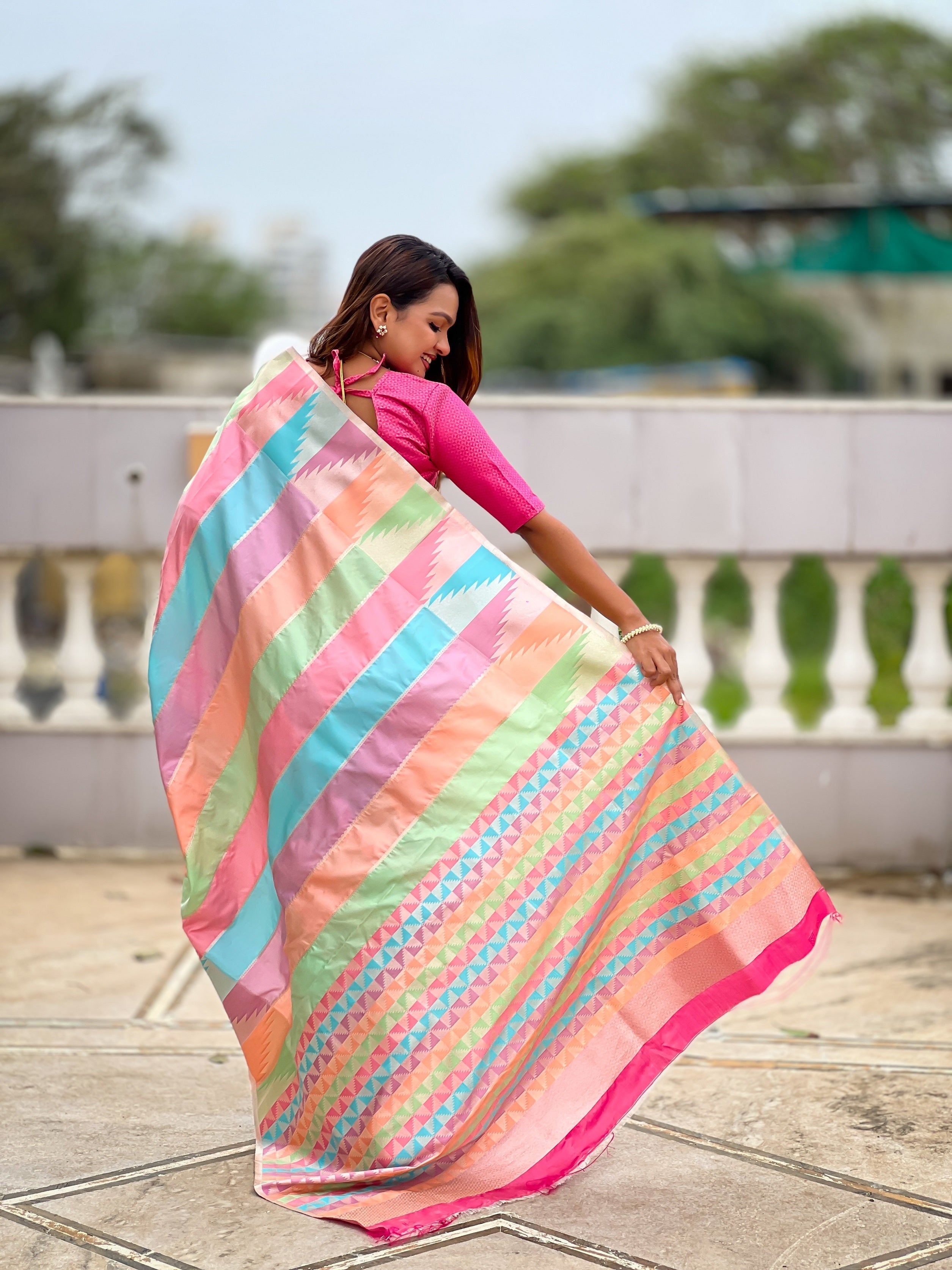 Vedant Vastram Soft Litchi Silk Fancy Jacquard Bollywood Saree - Pink | Grocsy