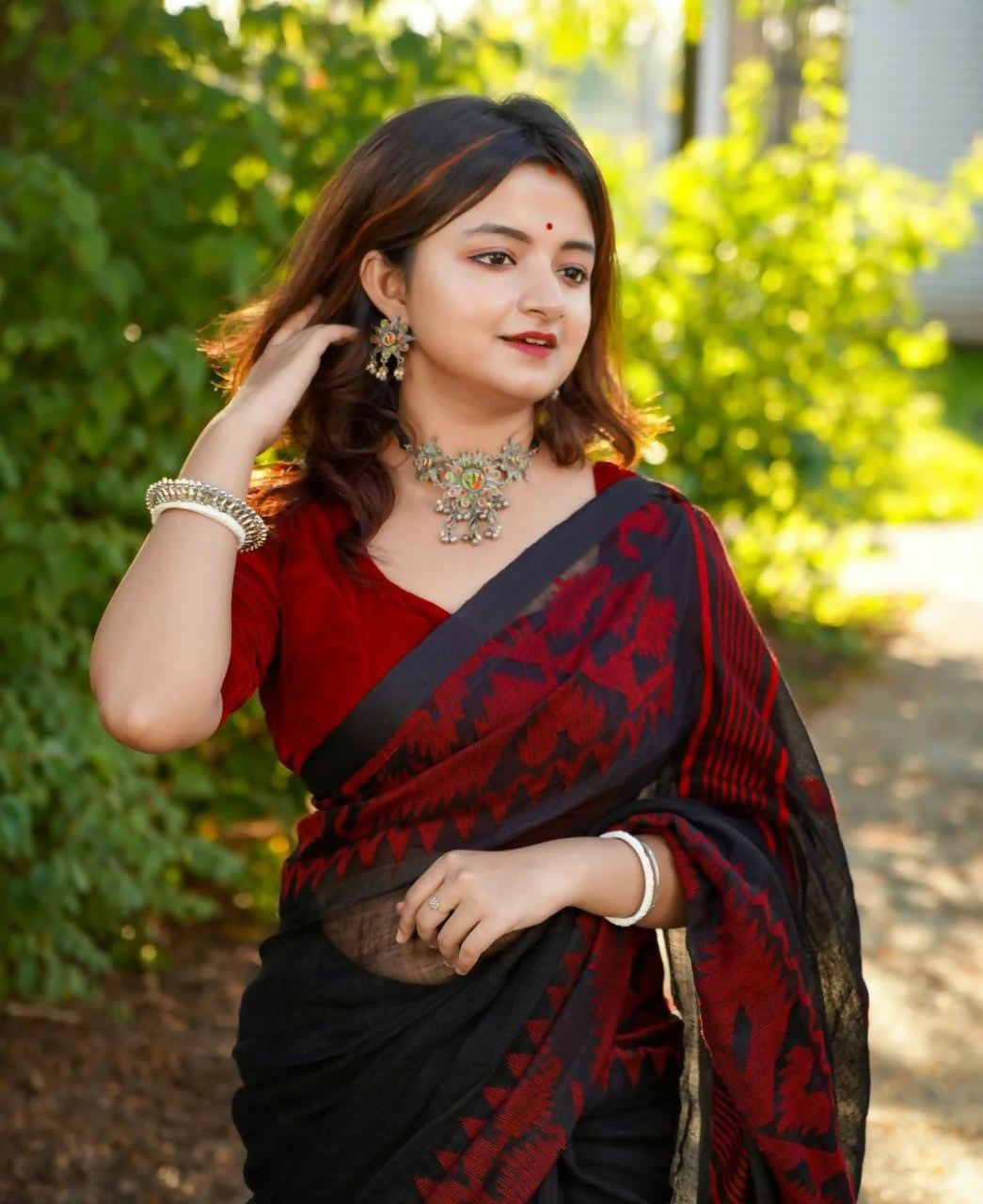 Exclusive Collection Black Red Beautiful Linen Jamdani Saree | Grocsy