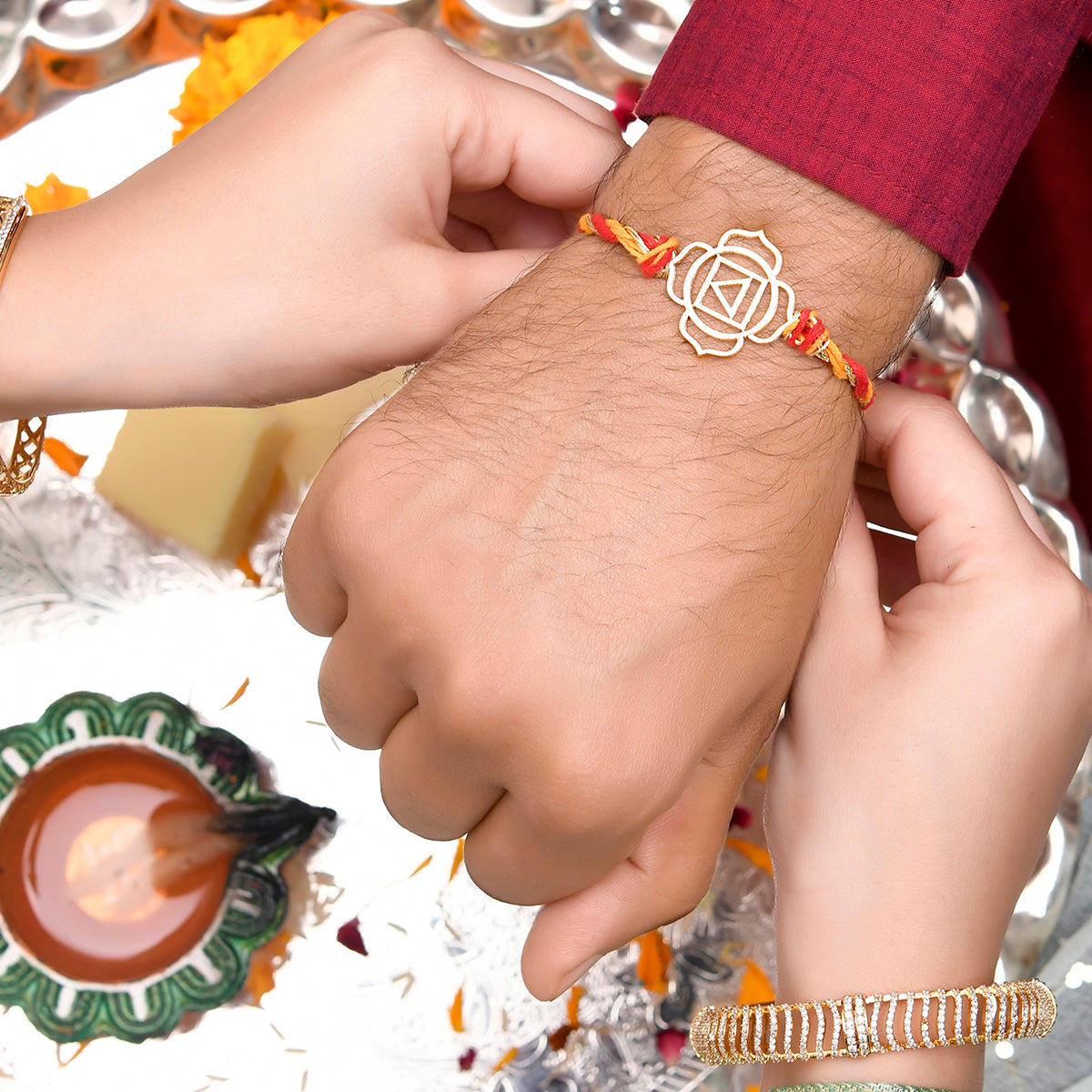 trueBrowns X Voylla High Polish Abstract Floral Motif Rakhi | Grocsy